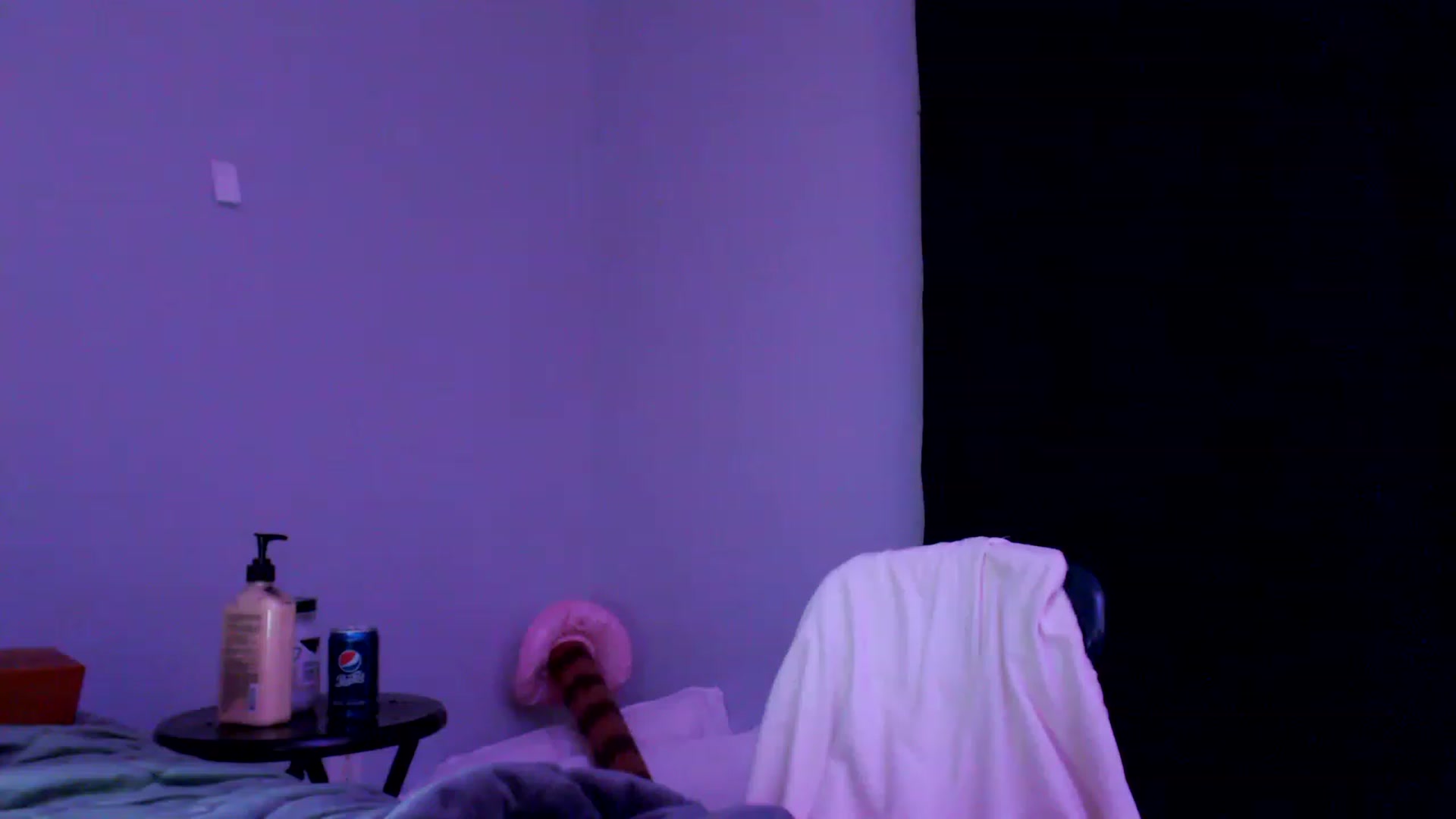 Gallery image thumbnail from EmmyLove's myfreecams stream on, 05/13/2023, 07:33 image 12 of 20