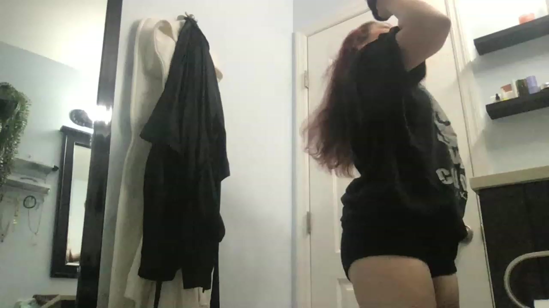 Gallery image thumbnail from EmmyLove's myfreecams stream on, 05/25/2023, 04:05 image 1 of 20