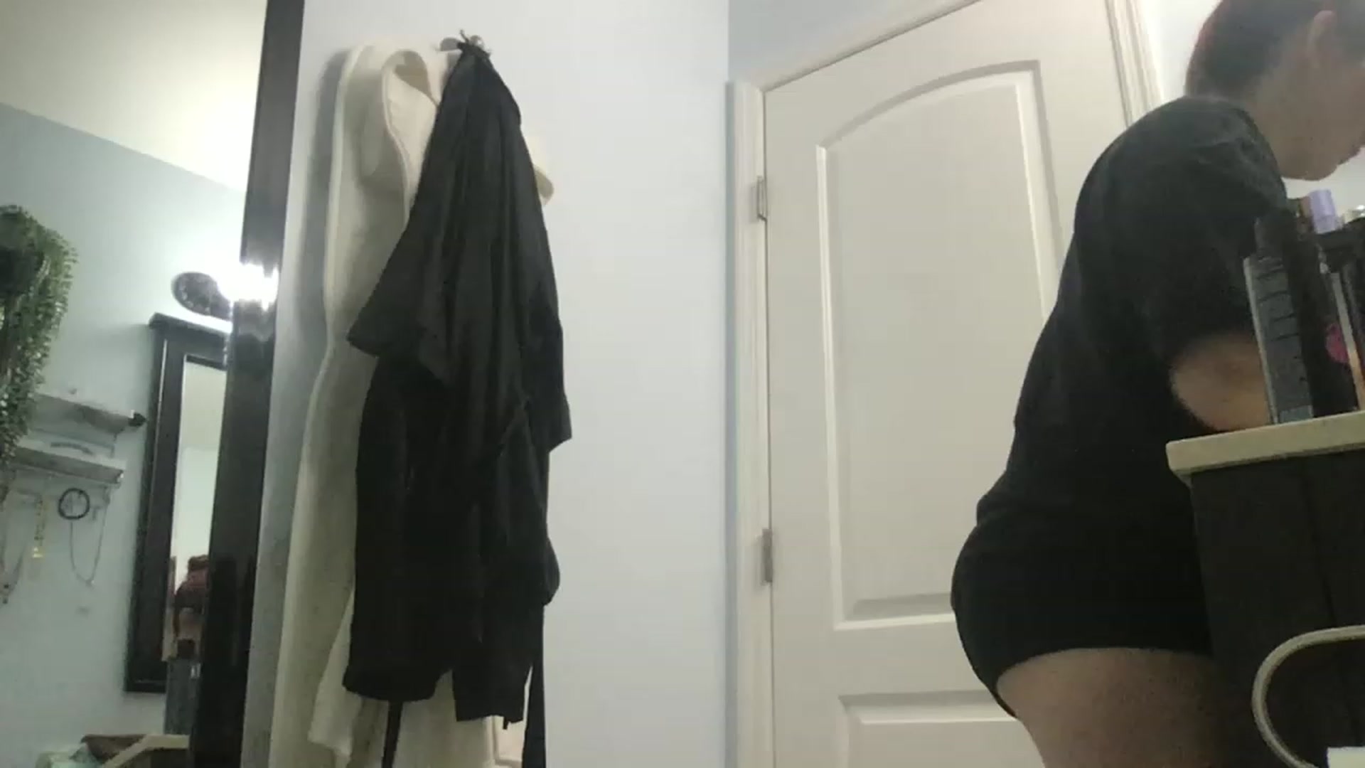 Gallery image thumbnail from EmmyLove's myfreecams stream on, 05/25/2023, 04:05 image 2 of 20