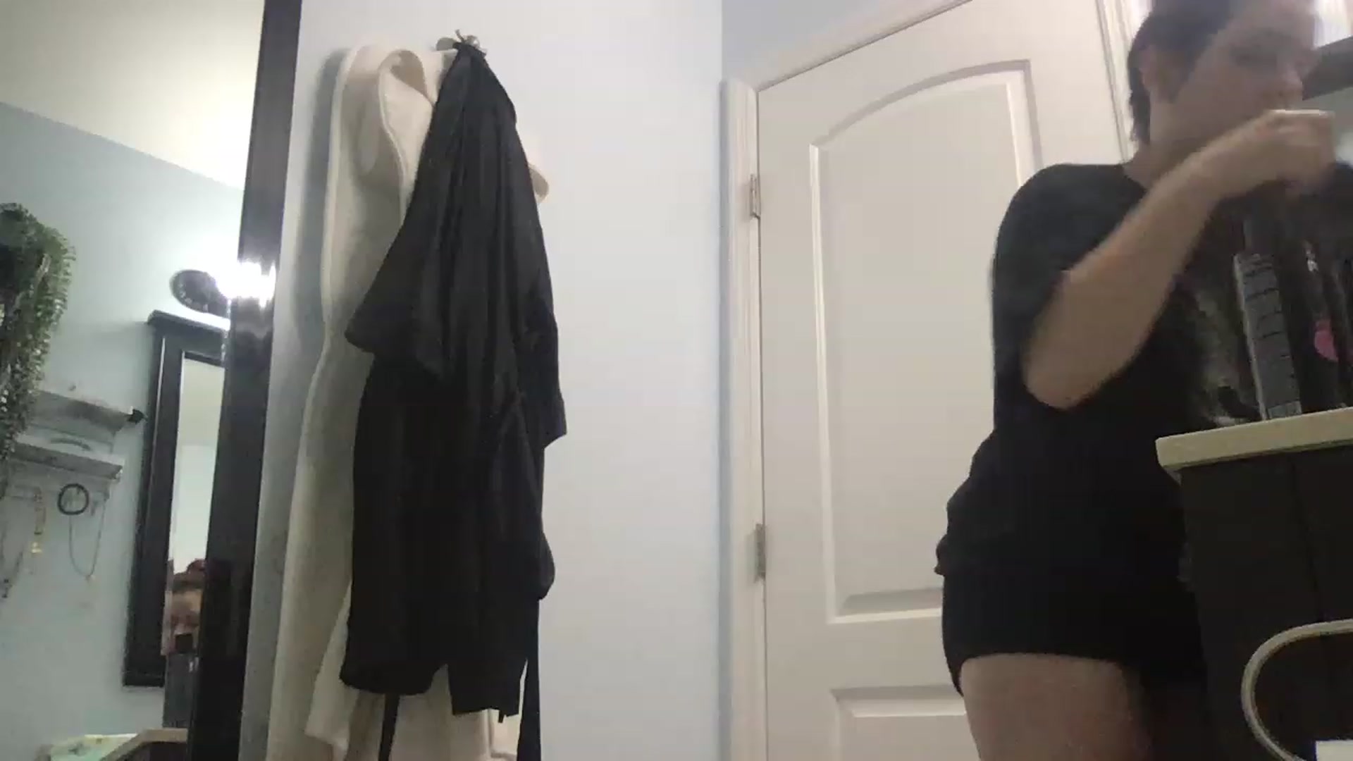 Gallery image thumbnail from EmmyLove's myfreecams stream on, 05/25/2023, 04:05 image 3 of 20