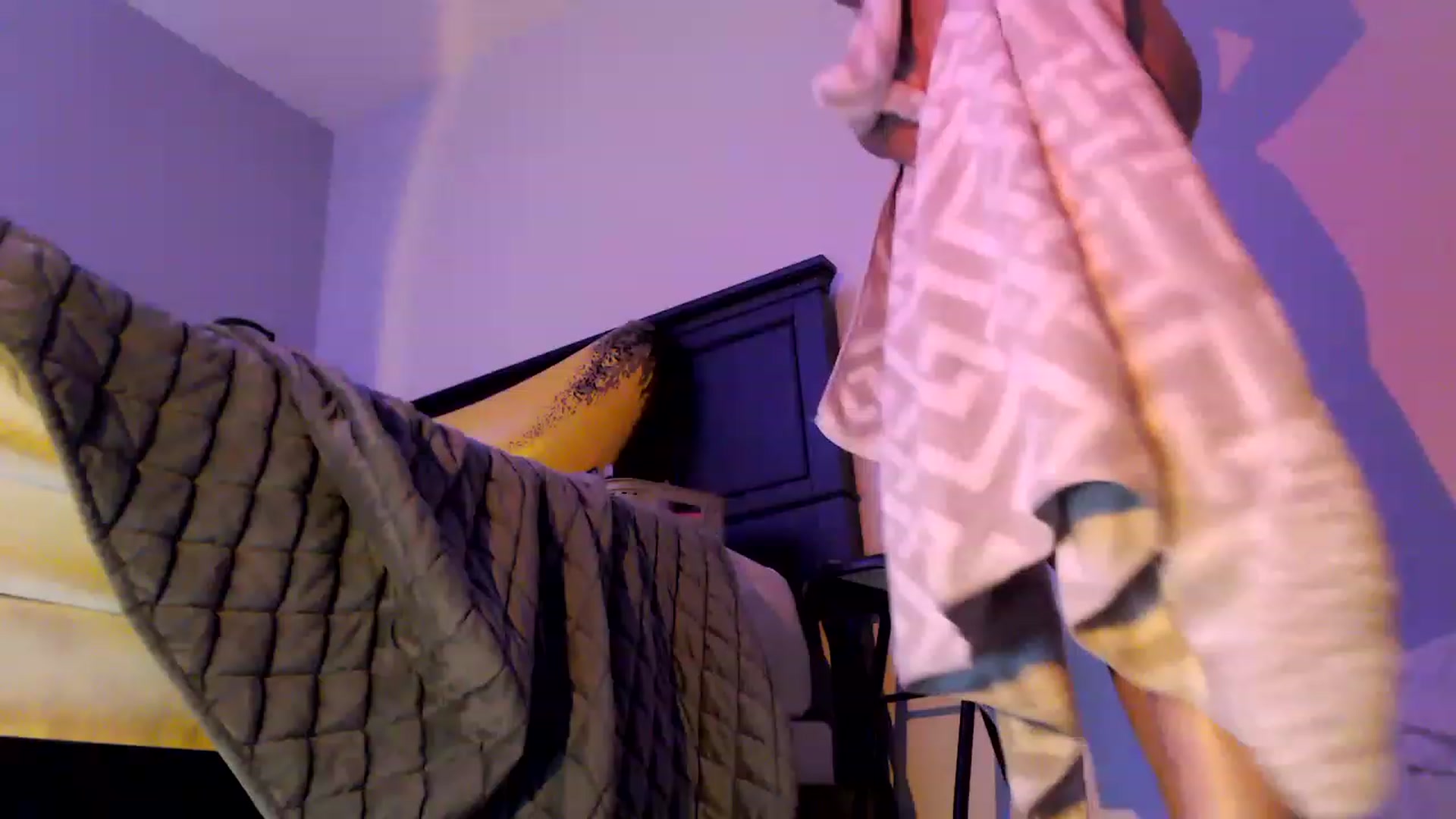Gallery image thumbnail from EmmyLove's myfreecams stream on, 05/28/2023, 06:49 image 9 of 20