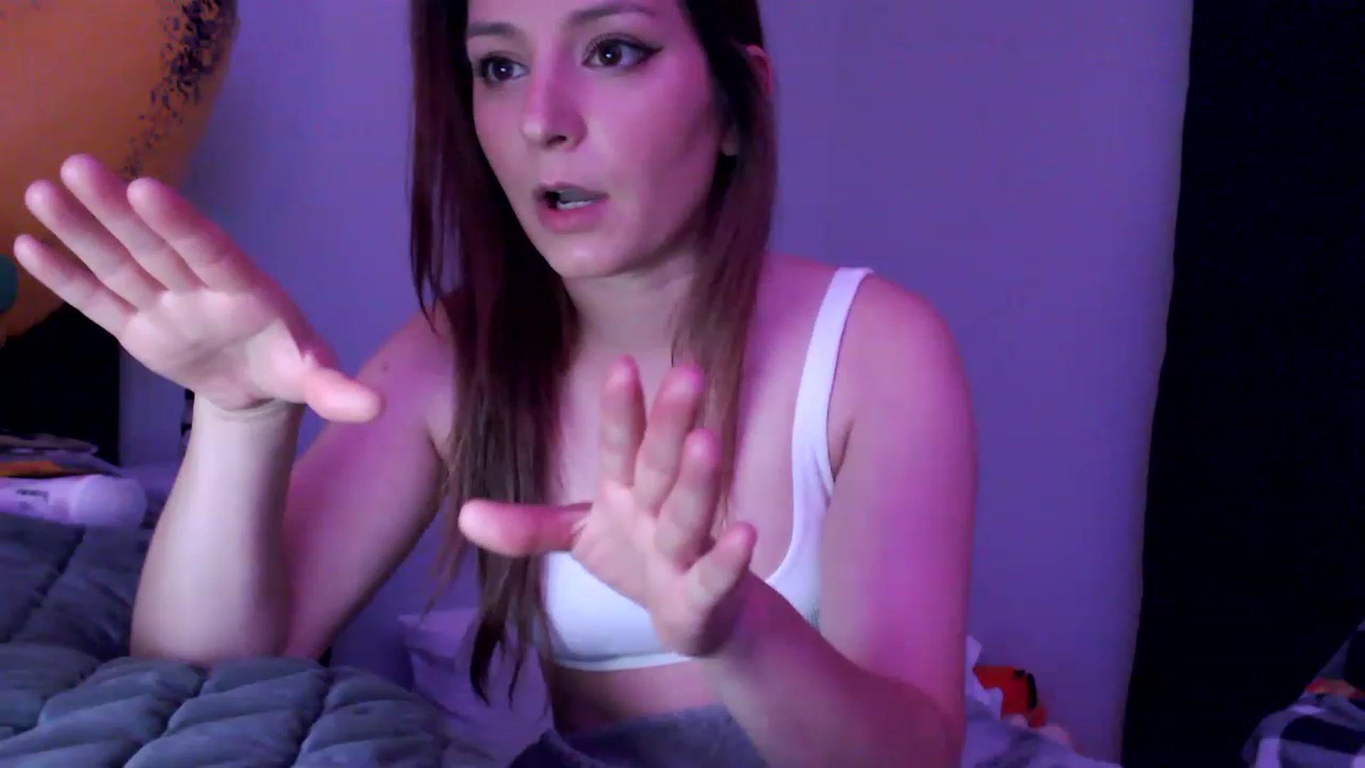 Gallery image thumbnail from EmmyLove's myfreecams stream on, 08/03/2023, 06:10 image 13 of 20