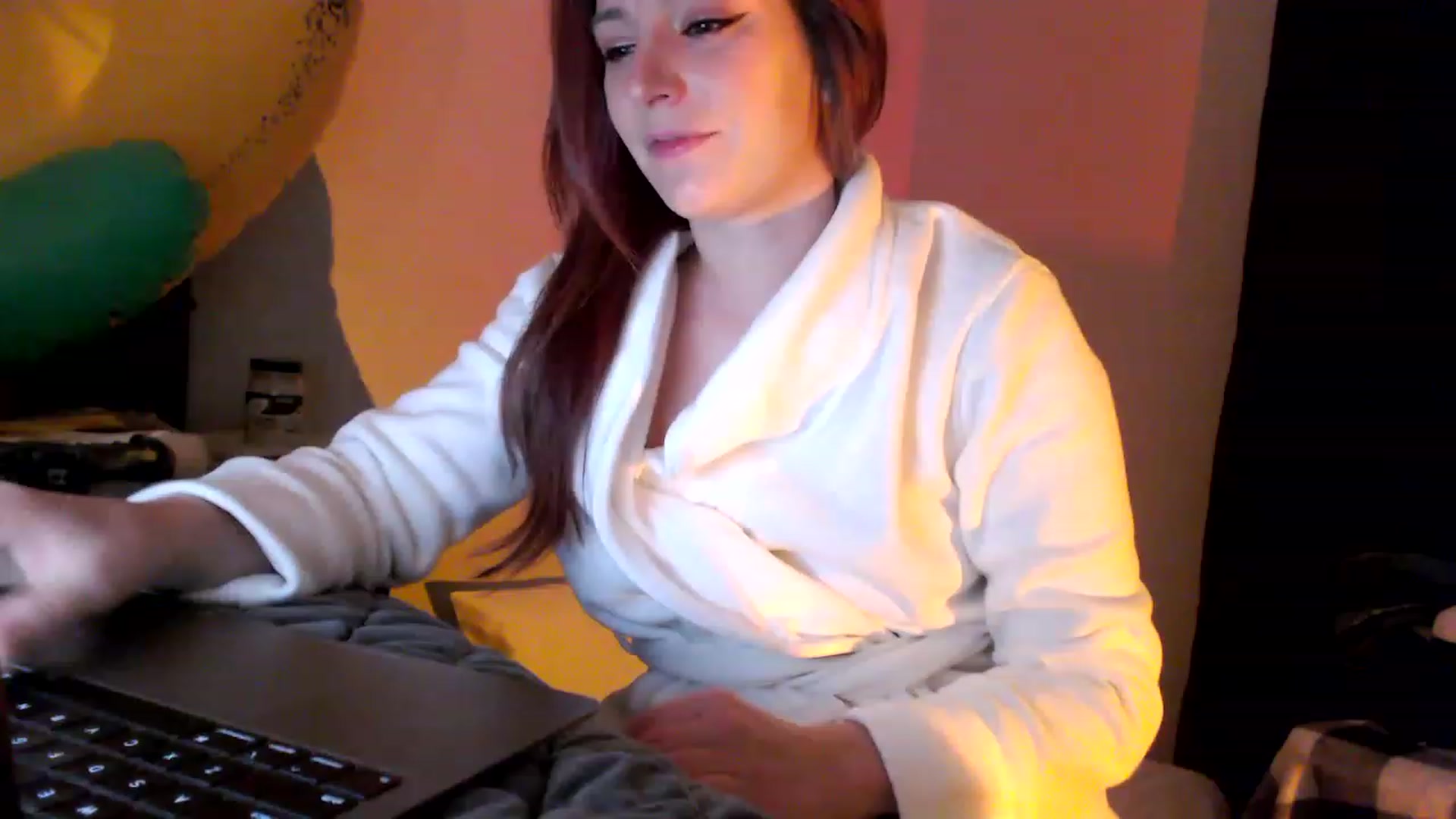 Gallery image thumbnail from EmmyLove's myfreecams stream on, 08/04/2023, 06:42 image 11 of 20