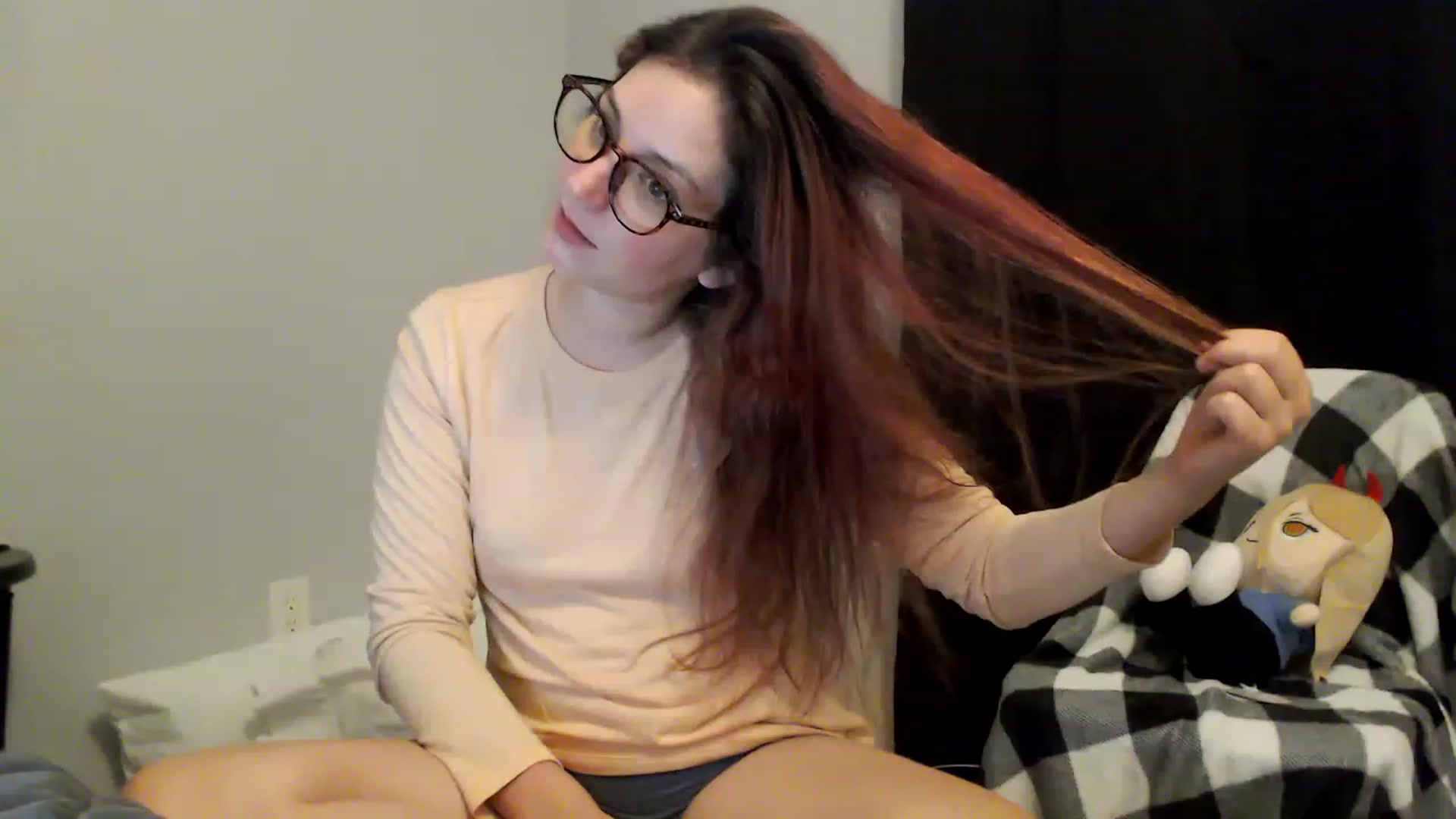 Gallery image thumbnail from EmmyLove's myfreecams stream on, 08/09/2023, 06:09 image 13 of 20