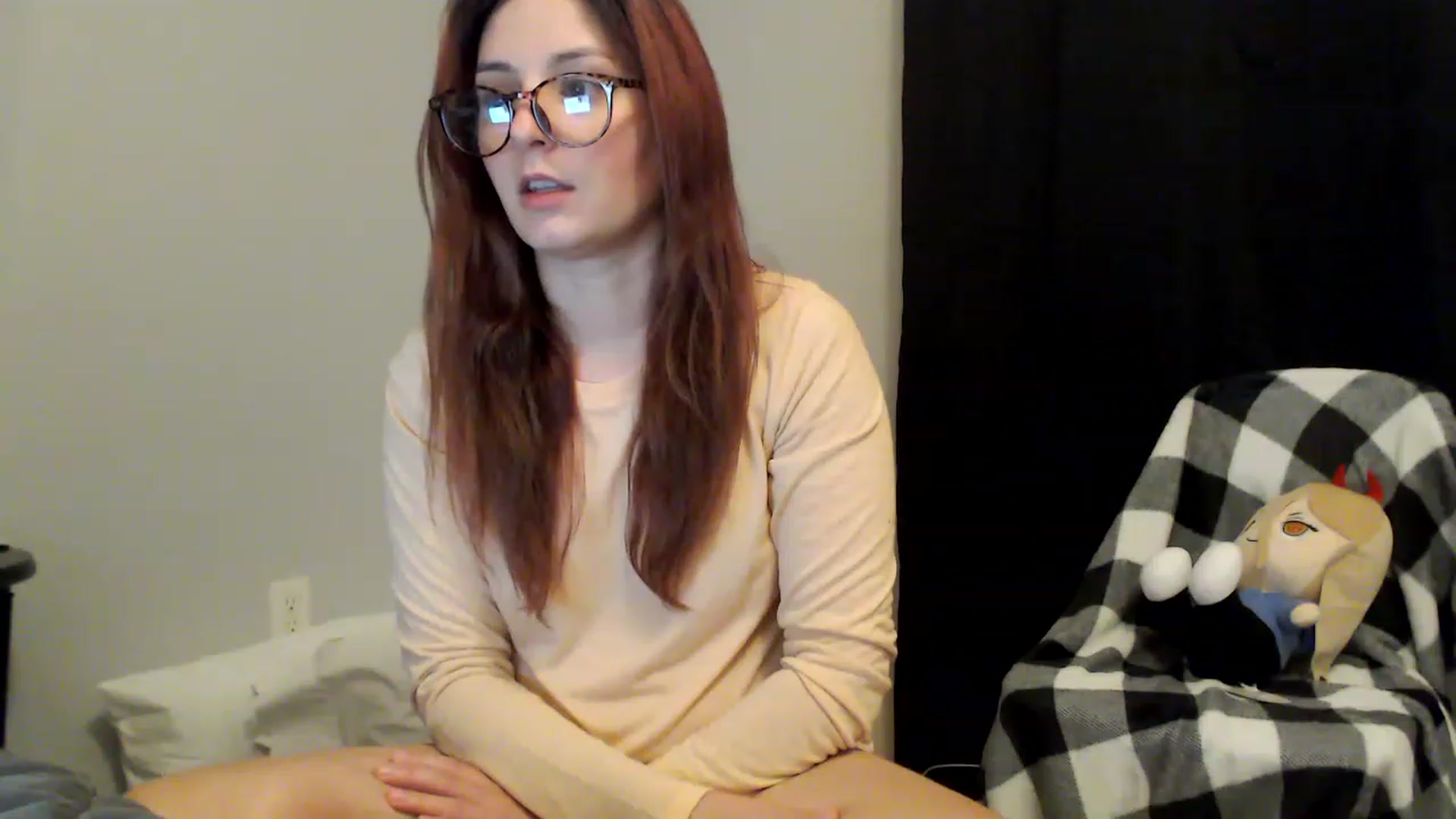 Gallery image thumbnail from EmmyLove's myfreecams stream on, 08/09/2023, 06:09 image 15 of 20