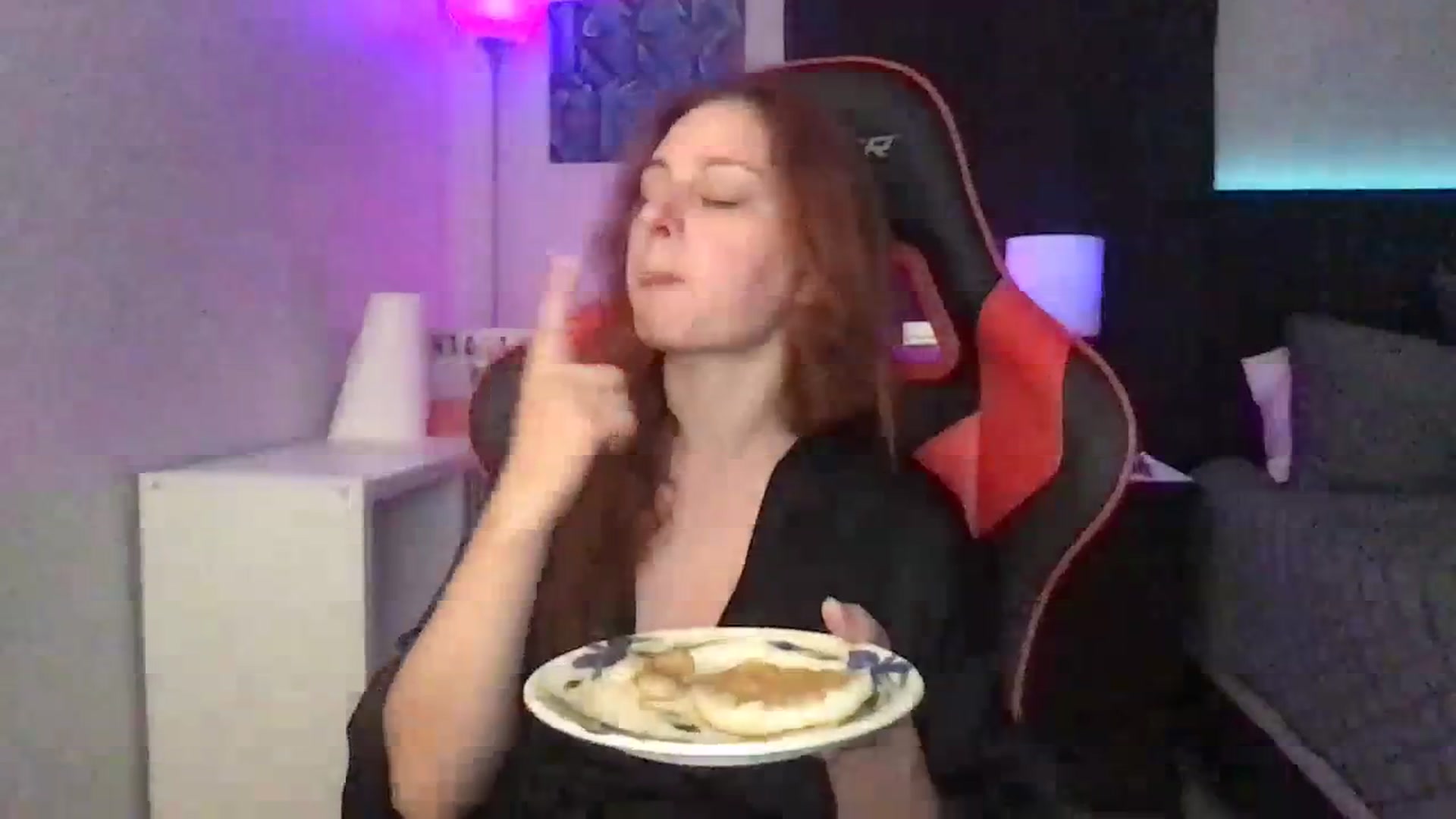 Gallery image thumbnail from EmmyLove's myfreecams stream on, 09/11/2023, 06:16 image 2 of 20