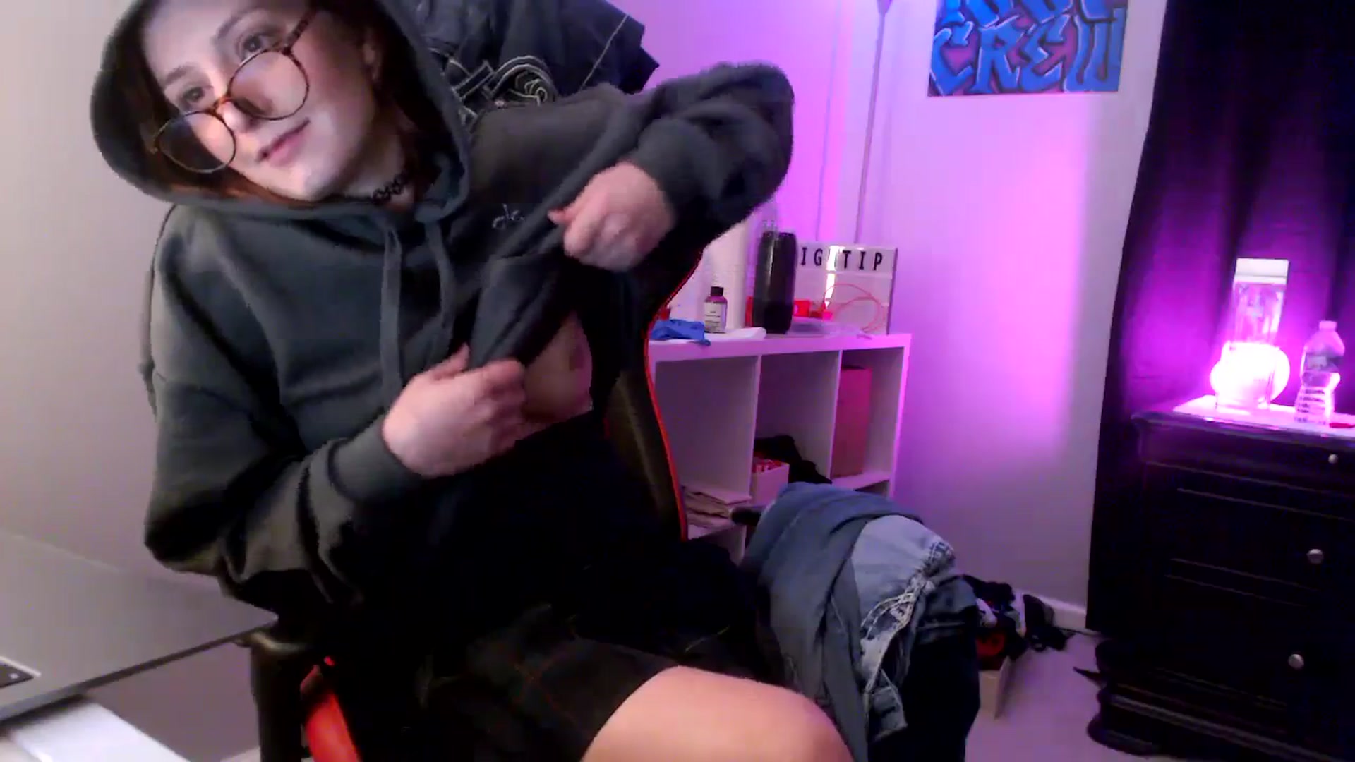 Gallery image thumbnail from EmmyLove's myfreecams stream on, 09/16/2023, 07:55 image 15 of 20