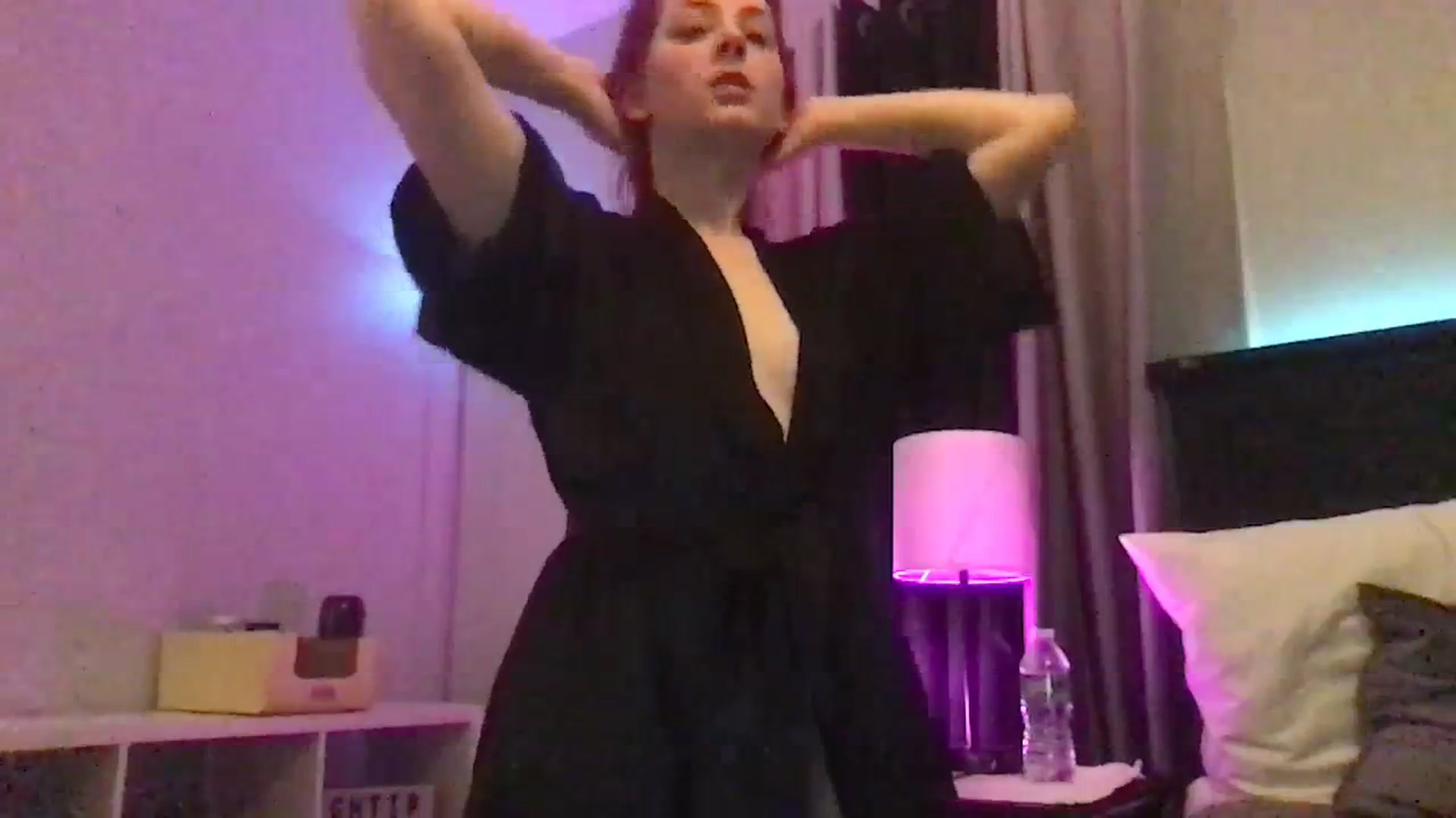 Gallery image thumbnail from EmmyLove's myfreecams stream on, 01/01/2024, 07:24 image 10 of 20