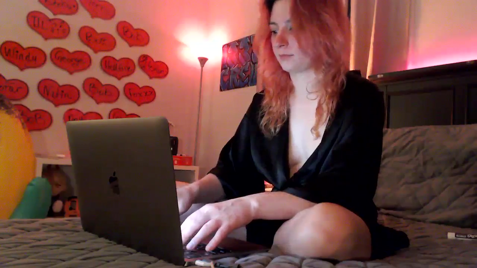 Gallery image thumbnail from EmmyLove's myfreecams stream on, 02/19/2024, 06:40 image 14 of 20