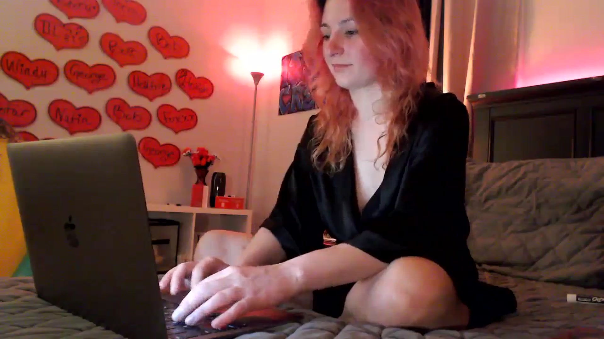 Gallery image thumbnail from EmmyLove's myfreecams stream on, 02/19/2024, 06:40 image 7 of 20