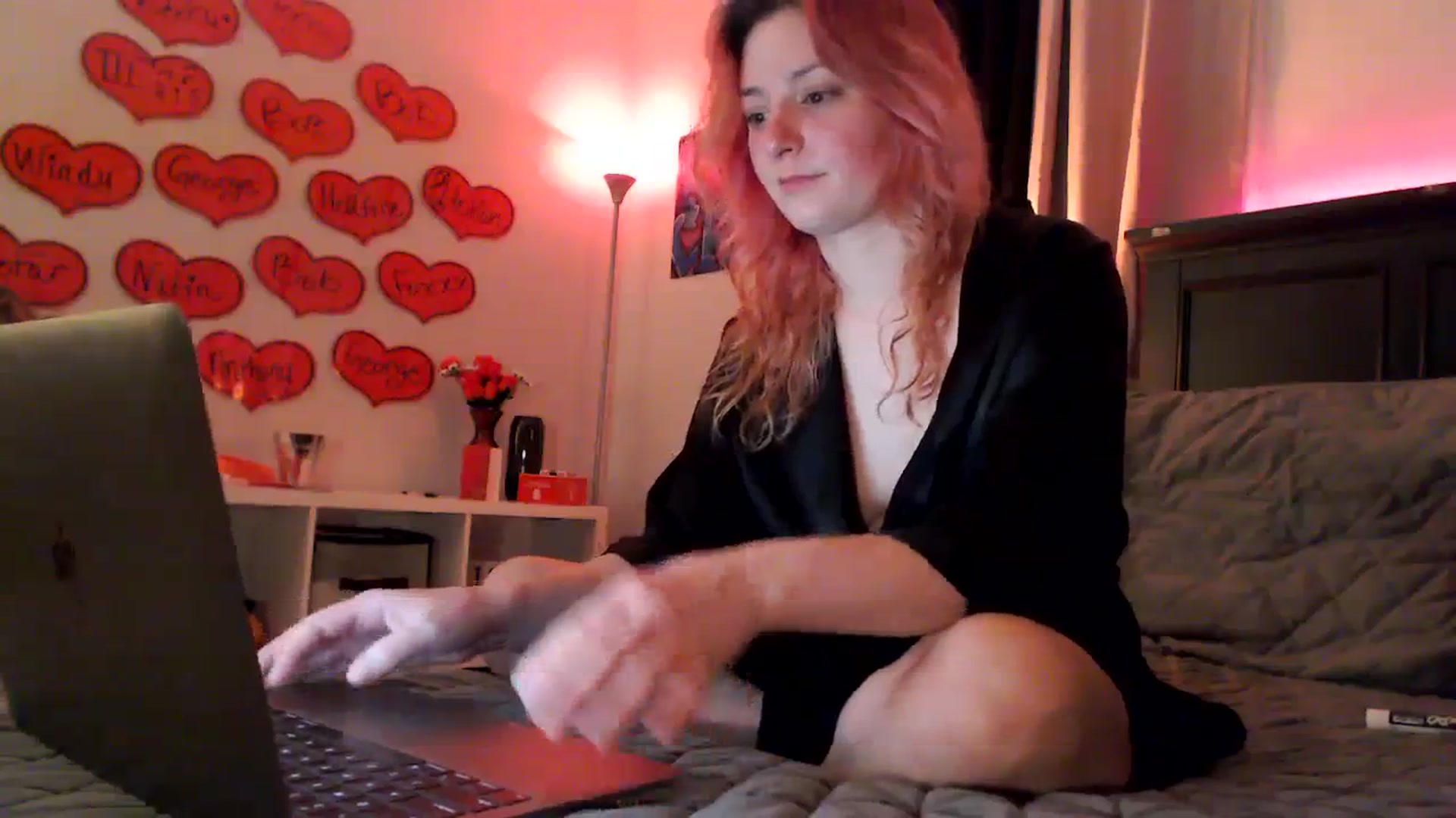 Gallery image thumbnail from EmmyLove's myfreecams stream on, 02/19/2024, 06:40 image 15 of 20
