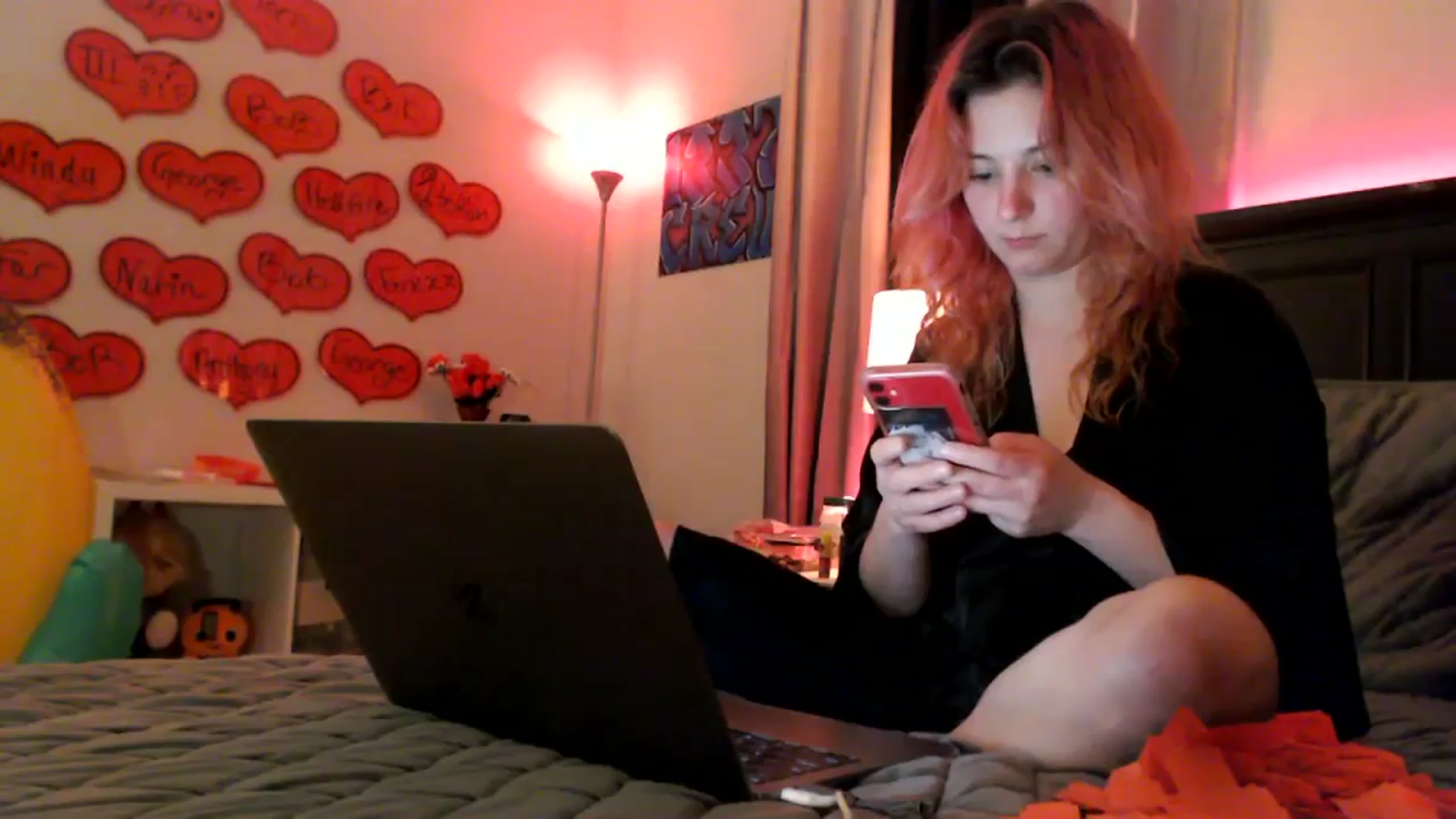 Gallery image thumbnail from EmmyLove's myfreecams stream on, 02/19/2024, 07:23 image 7 of 20