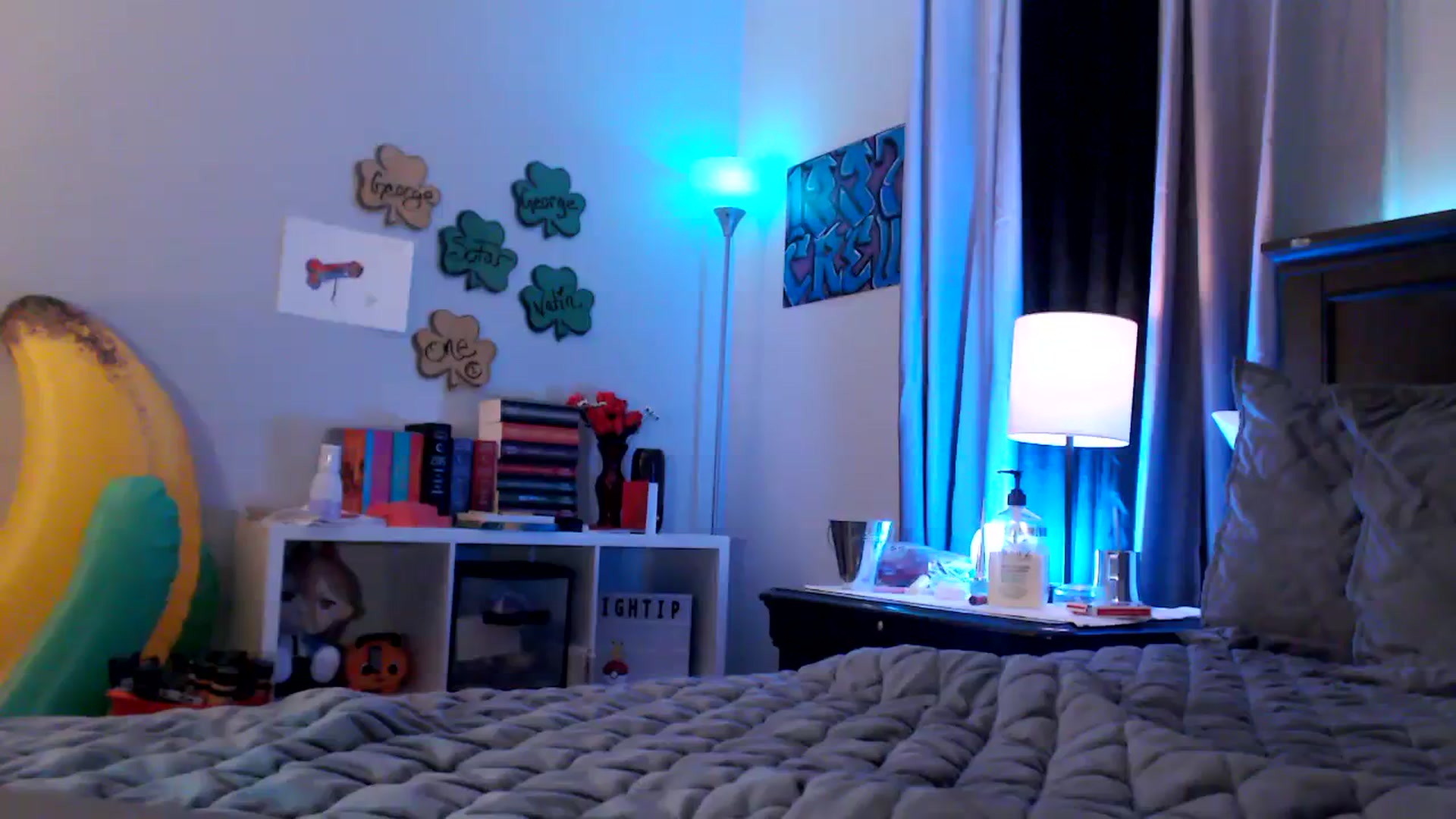 Gallery image thumbnail from EmmyLove's myfreecams stream on, 03/12/2024, 07:23 image 14 of 20