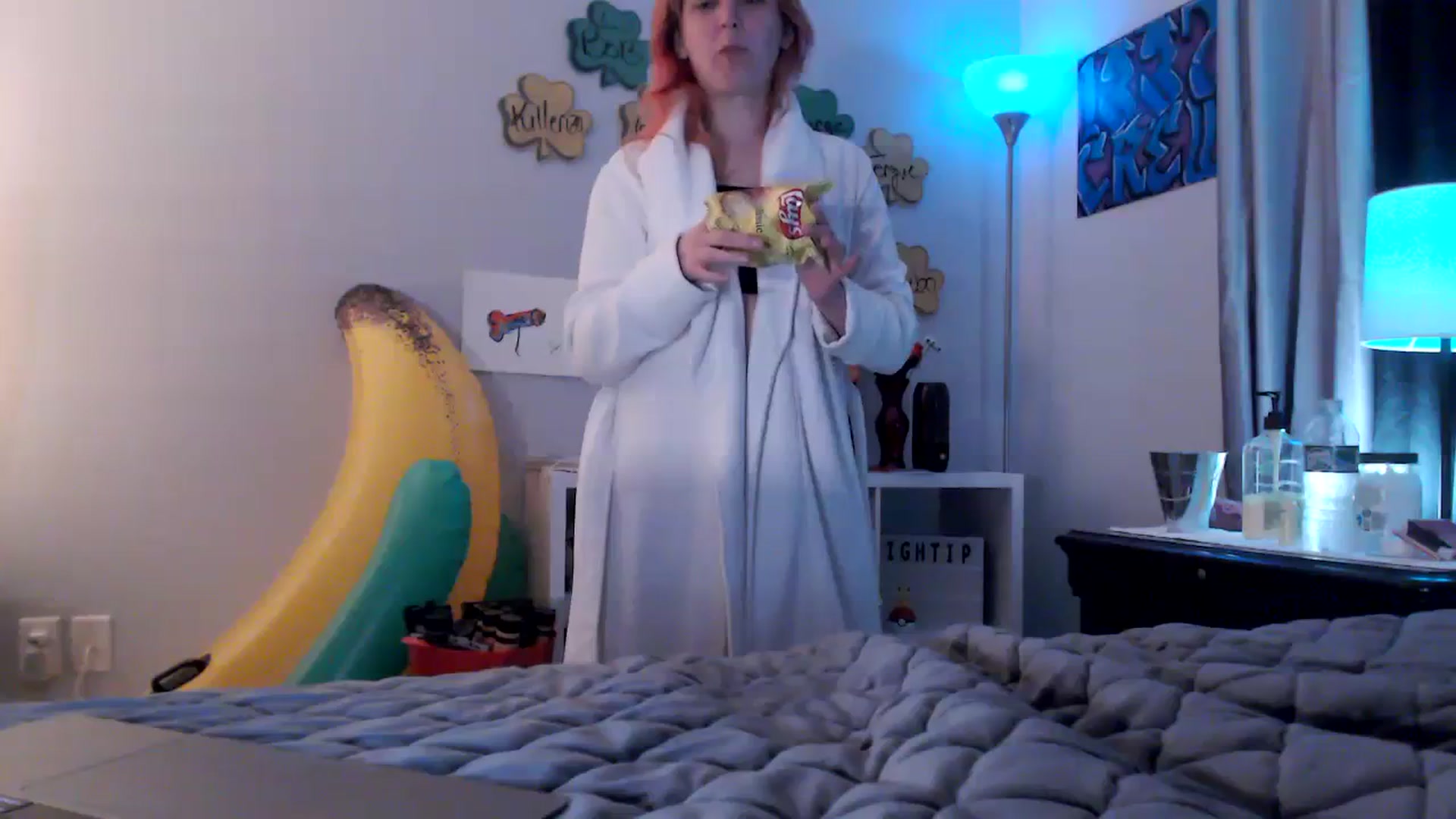 Gallery image thumbnail from EmmyLove's myfreecams stream on, 03/27/2024, 06:12 image 1 of 20