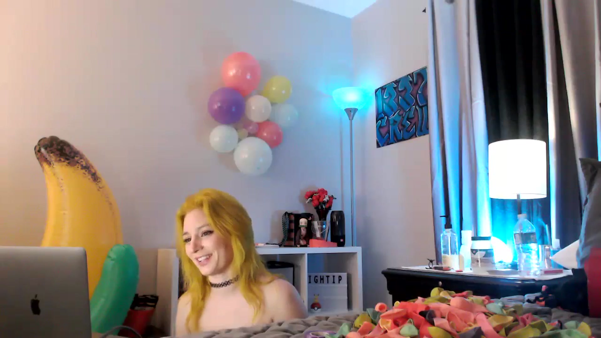 Gallery image thumbnail from EmmyLove's myfreecams stream on, 04/06/2024, 07:33 image 18 of 20
