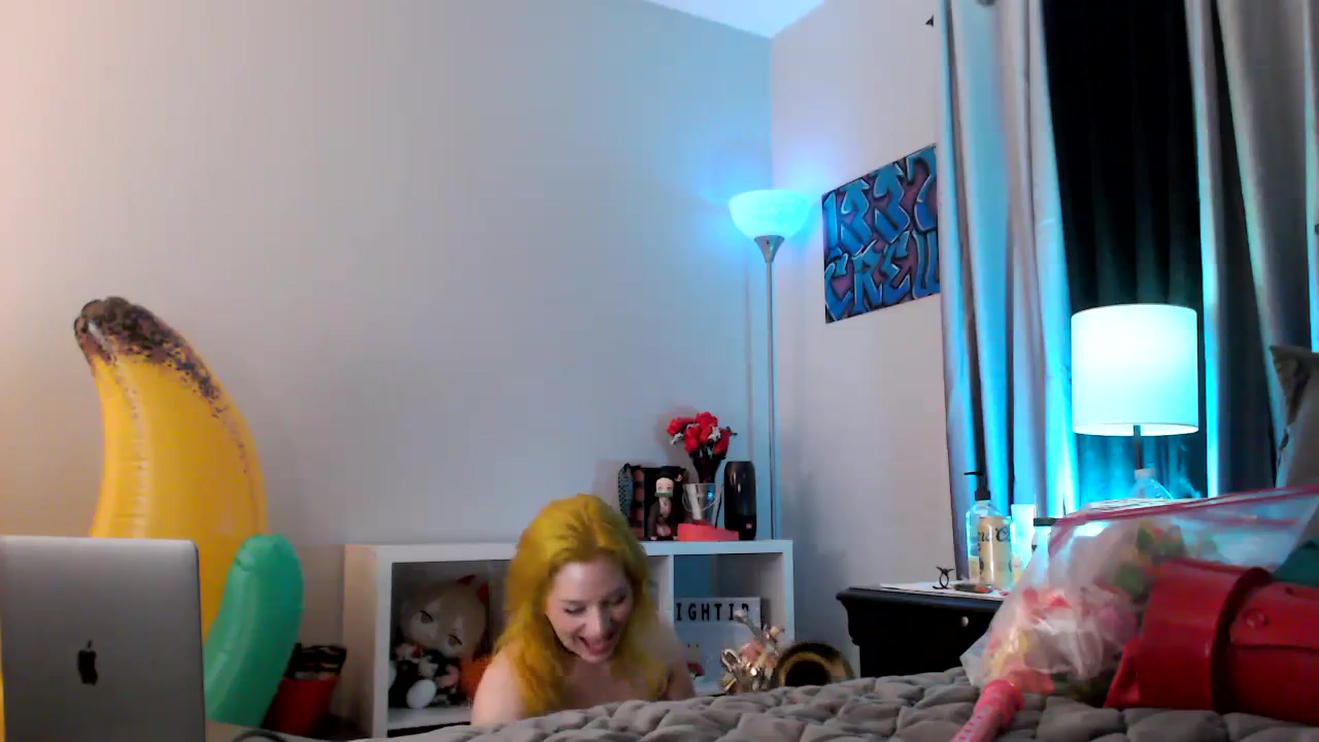 Gallery image thumbnail from EmmyLove's myfreecams stream on, 04/06/2024, 07:33 image 8 of 20