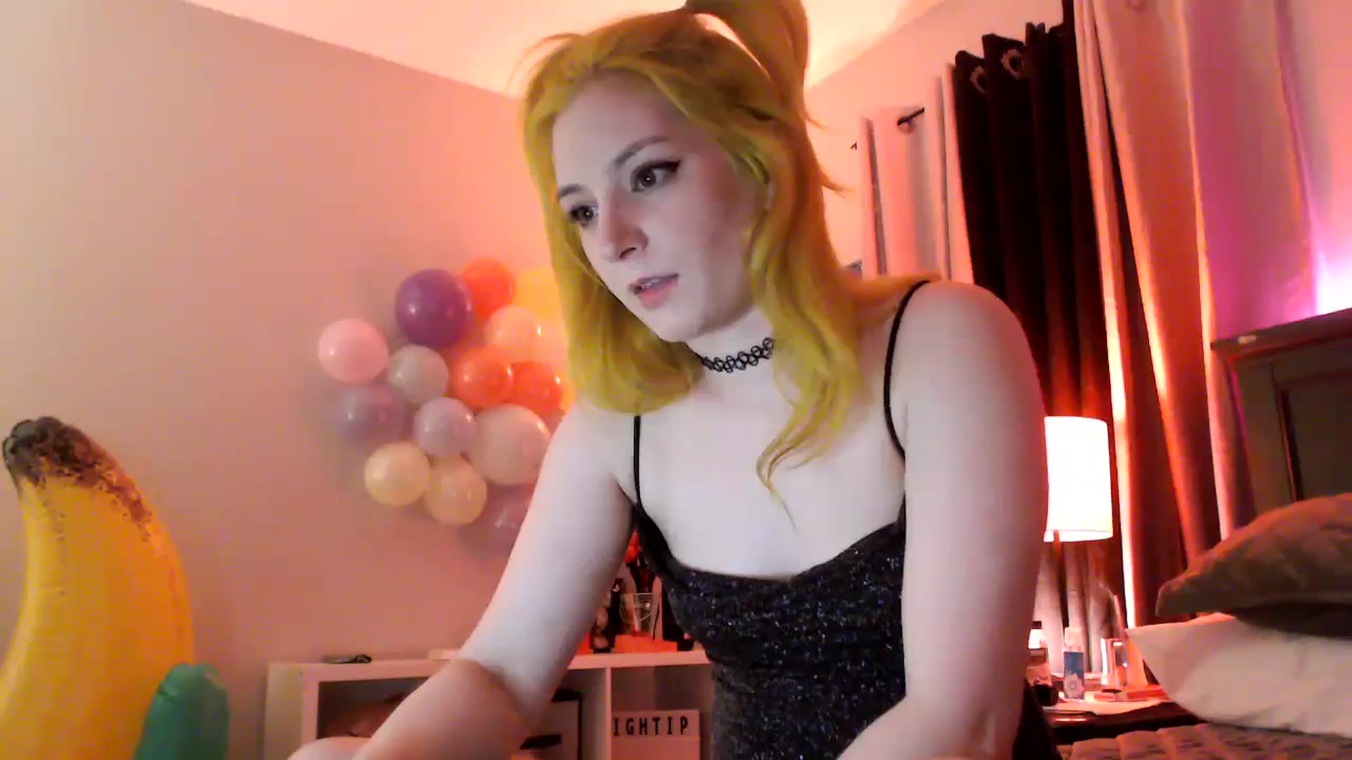 Gallery image thumbnail from EmmyLove's myfreecams stream on, 04/09/2024, 06:39 image 12 of 20