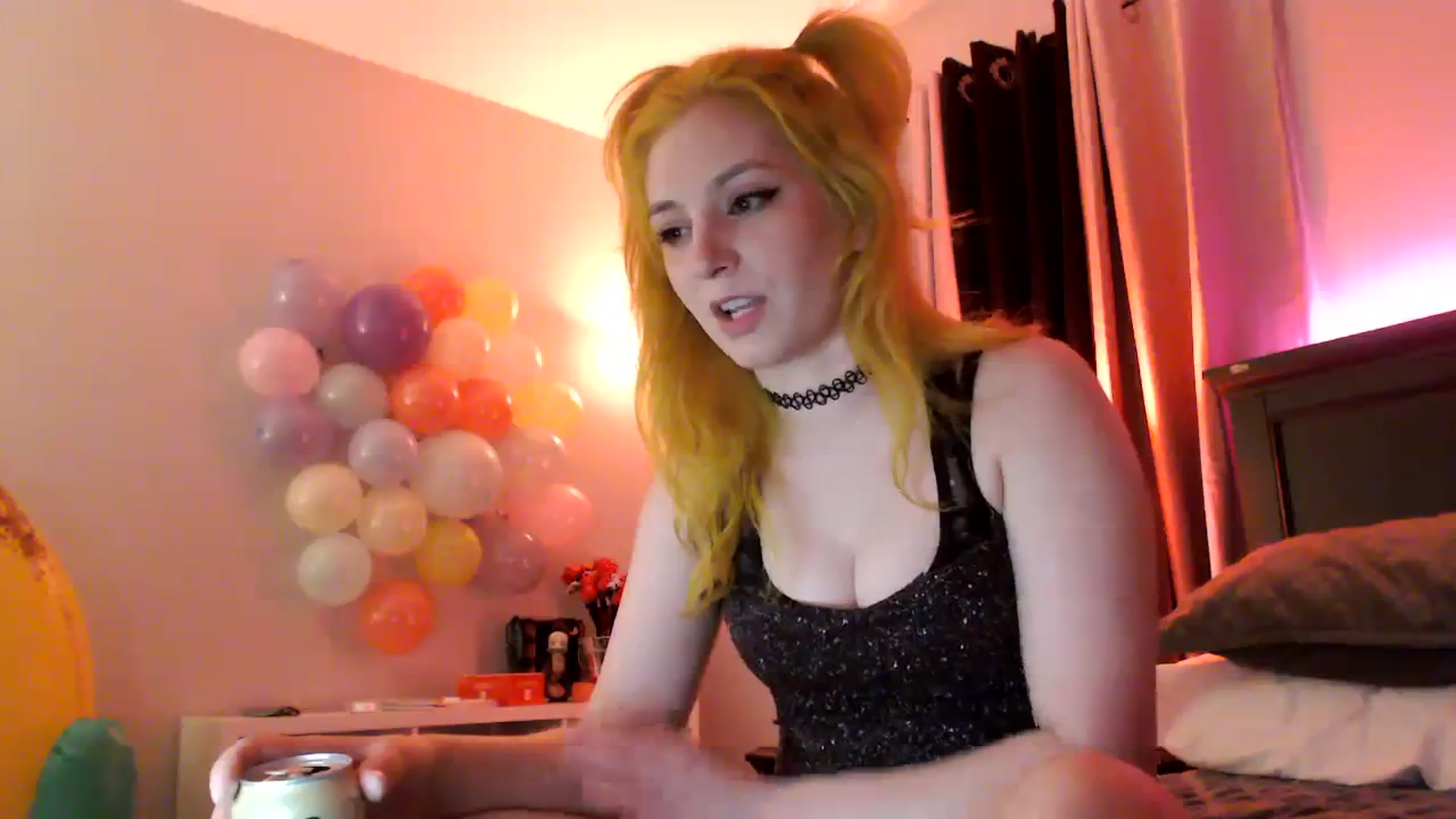 Gallery image thumbnail from EmmyLove's myfreecams stream on, 04/09/2024, 06:39 image 18 of 20