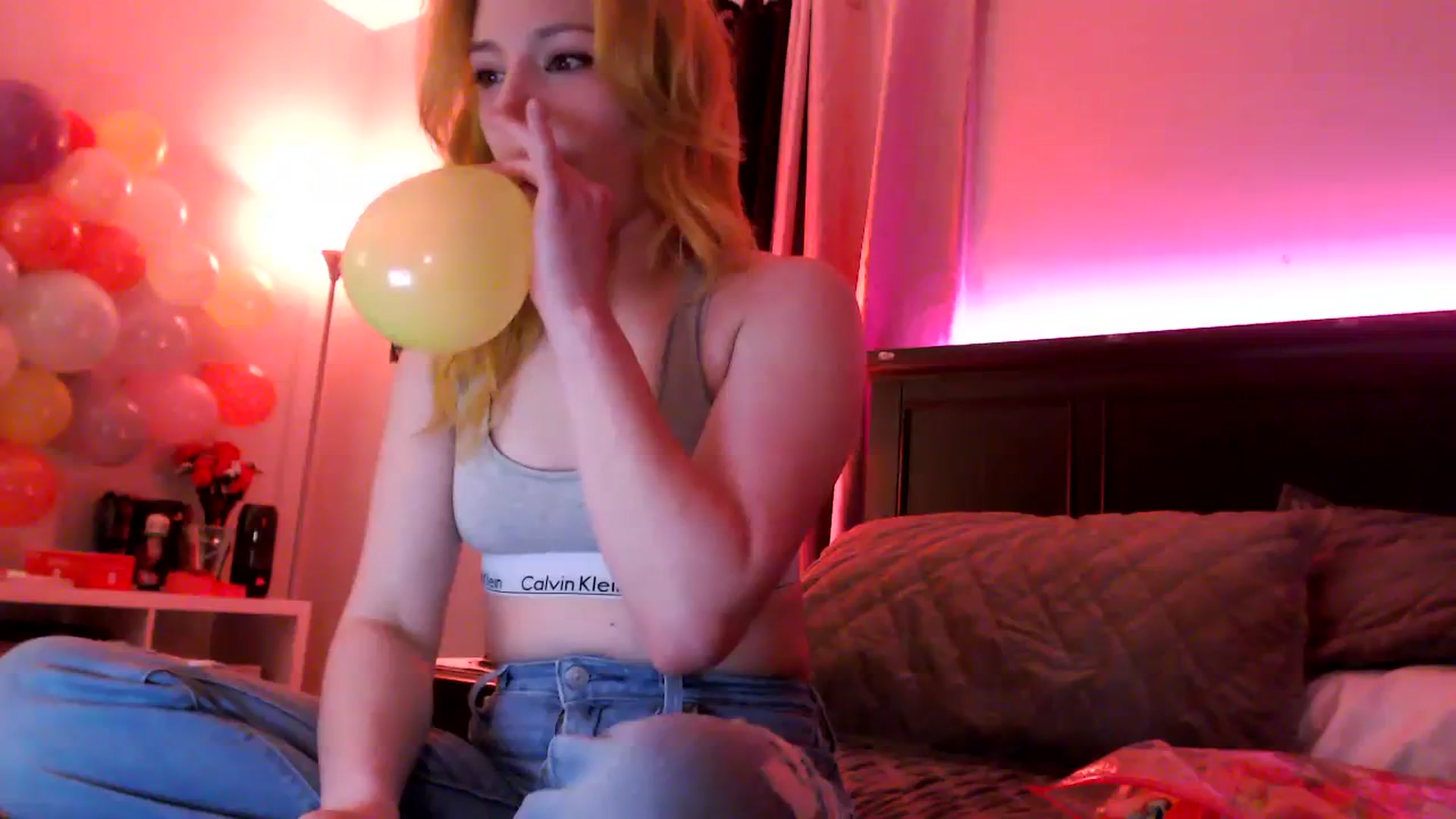 Gallery image thumbnail from EmmyLove's myfreecams stream on, 04/11/2024, 06:11 image 1 of 20