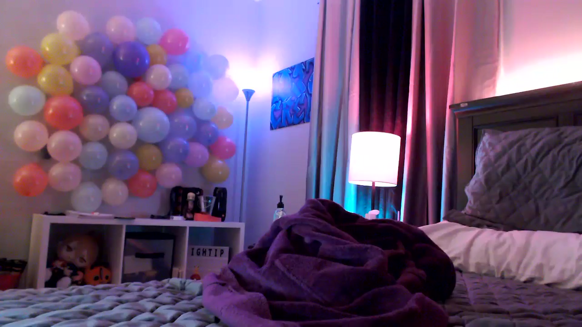 Gallery image thumbnail from EmmyLove's myfreecams stream on, 04/19/2024, 04:21 image 1 of 20