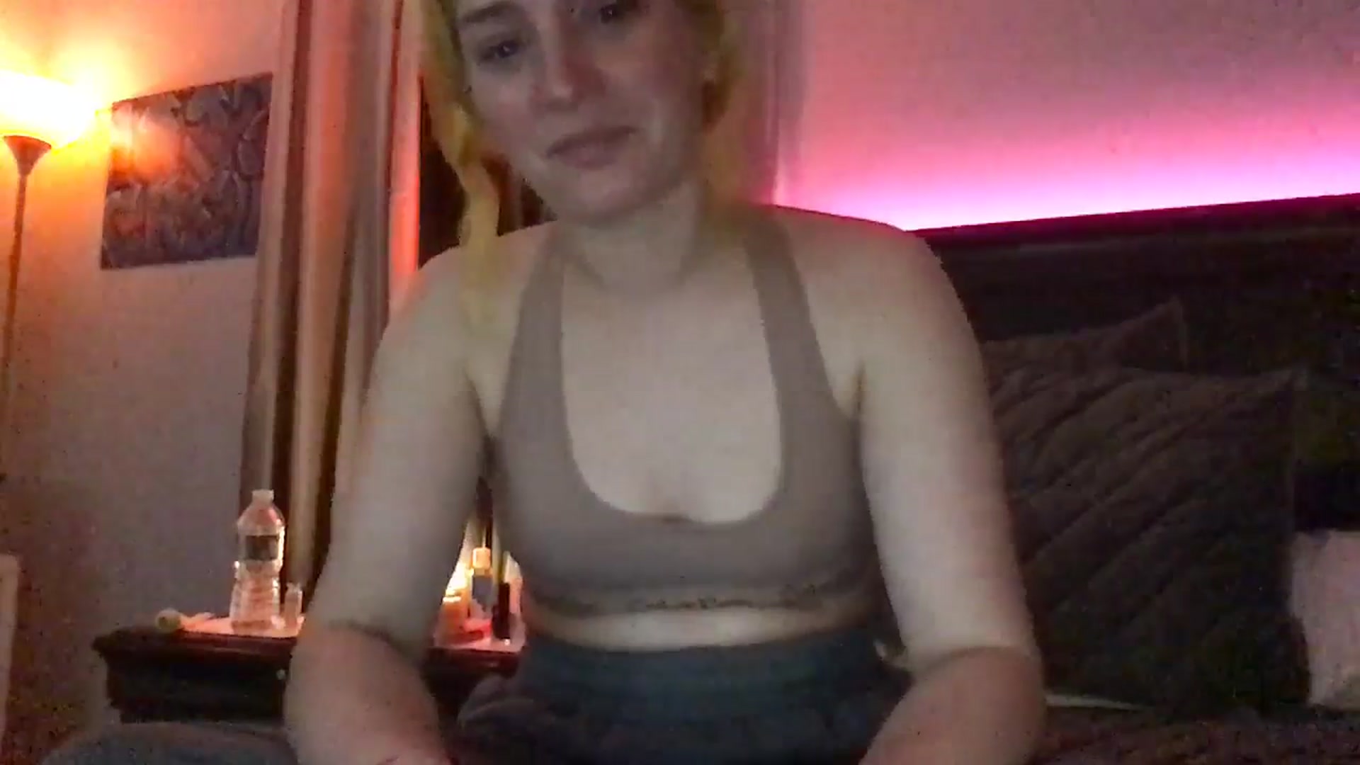 Gallery image thumbnail from EmmyLove's myfreecams stream on, 04/24/2024, 05:40 image 14 of 20
