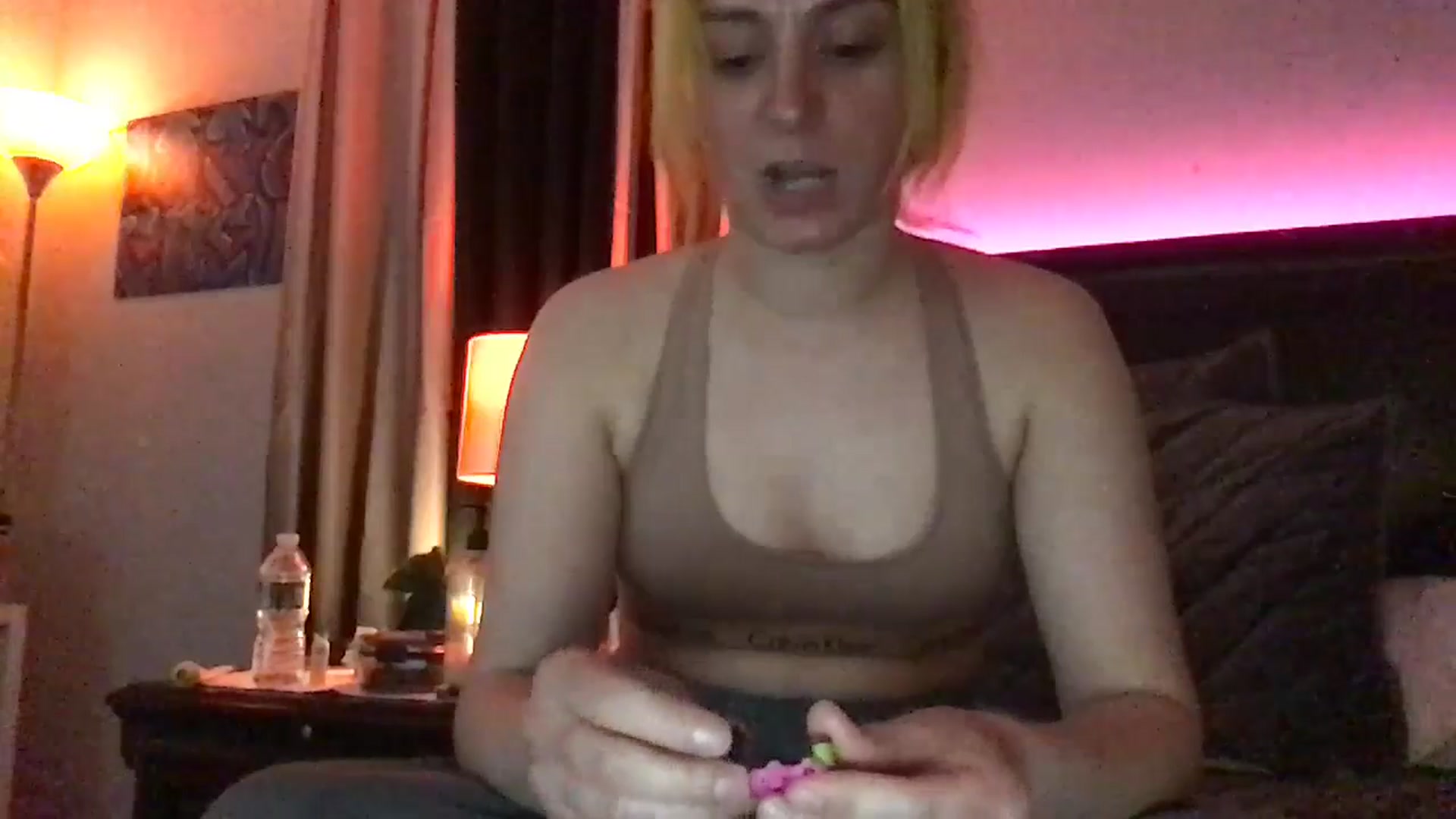 Gallery image thumbnail from EmmyLove's myfreecams stream on, 04/24/2024, 05:40 image 6 of 20