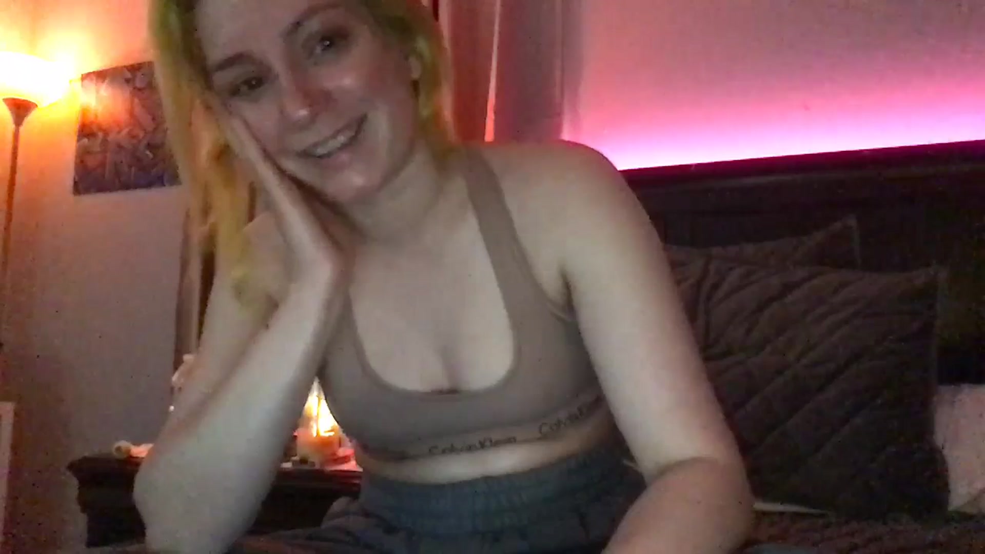 Gallery image thumbnail from EmmyLove's myfreecams stream on, 04/24/2024, 05:40 image 15 of 20
