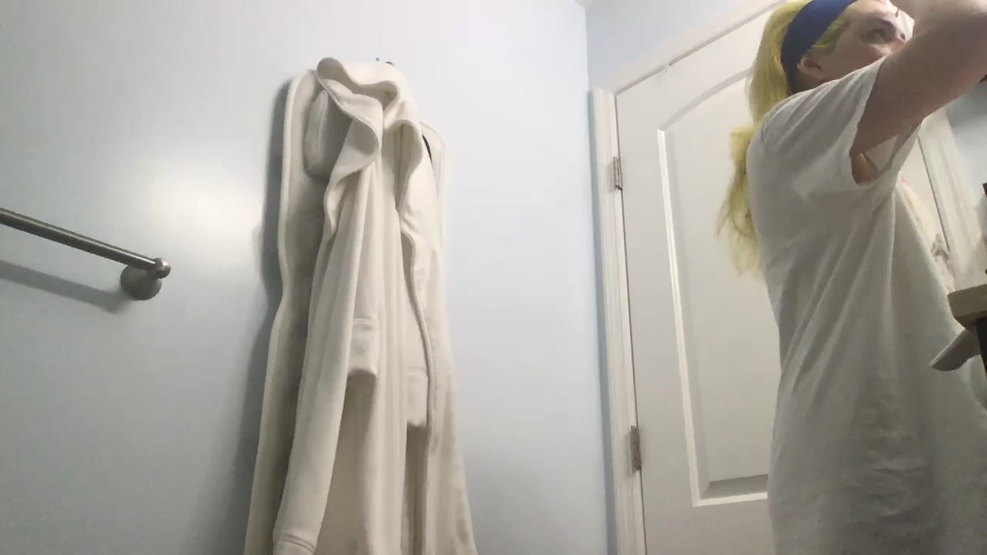 Gallery image thumbnail from EmmyLove's myfreecams stream on, 04/28/2024, 05:19 image 14 of 20