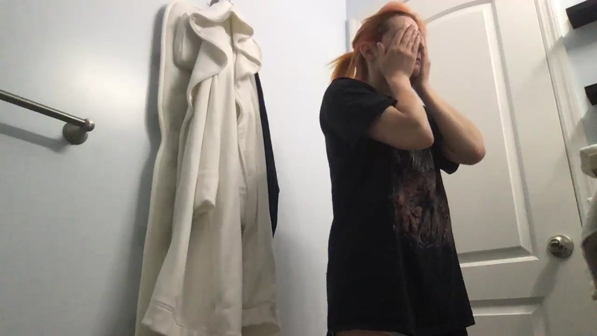 Gallery image thumbnail from EmmyLove's myfreecams stream on, 05/17/2024, 05:53 image 7 of 20