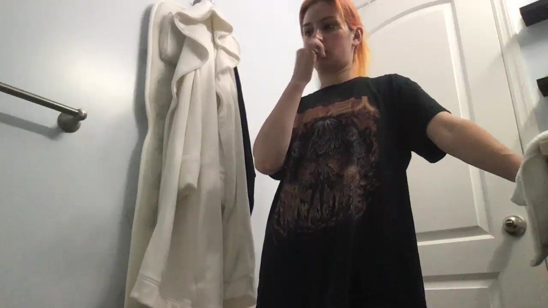 Gallery image thumbnail from EmmyLove's myfreecams stream on, 05/17/2024, 05:53 image 17 of 20