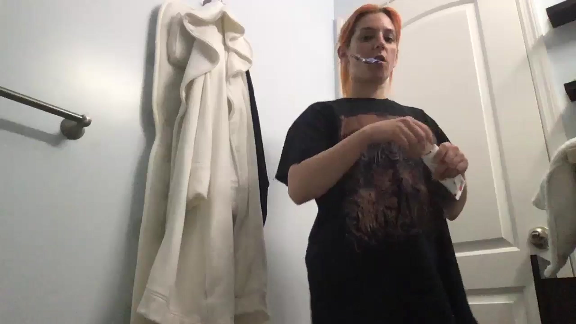 Gallery image thumbnail from EmmyLove's myfreecams stream on, 05/17/2024, 05:53 image 10 of 20
