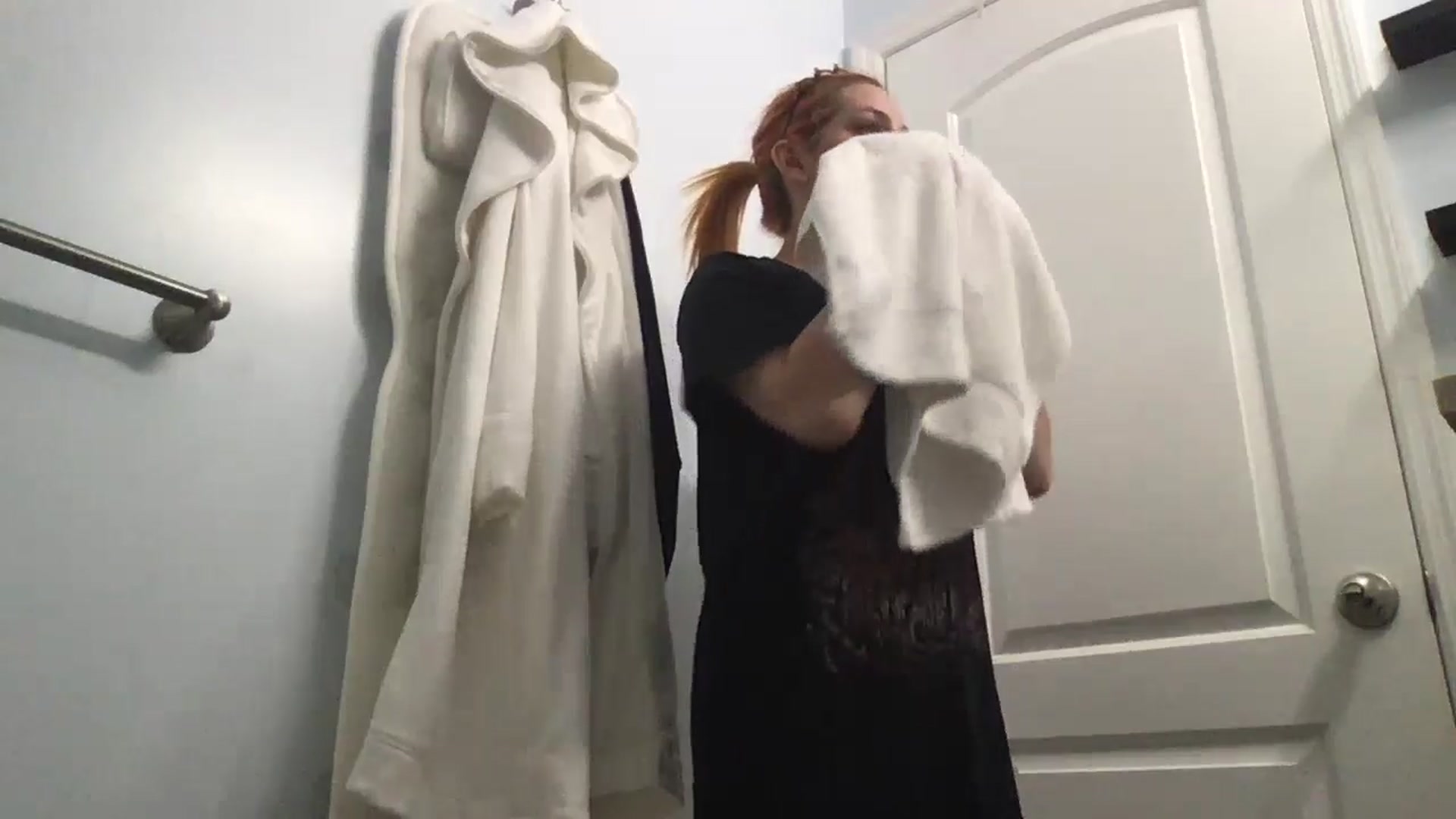Gallery image thumbnail from EmmyLove's myfreecams stream on, 05/17/2024, 05:53 image 5 of 20