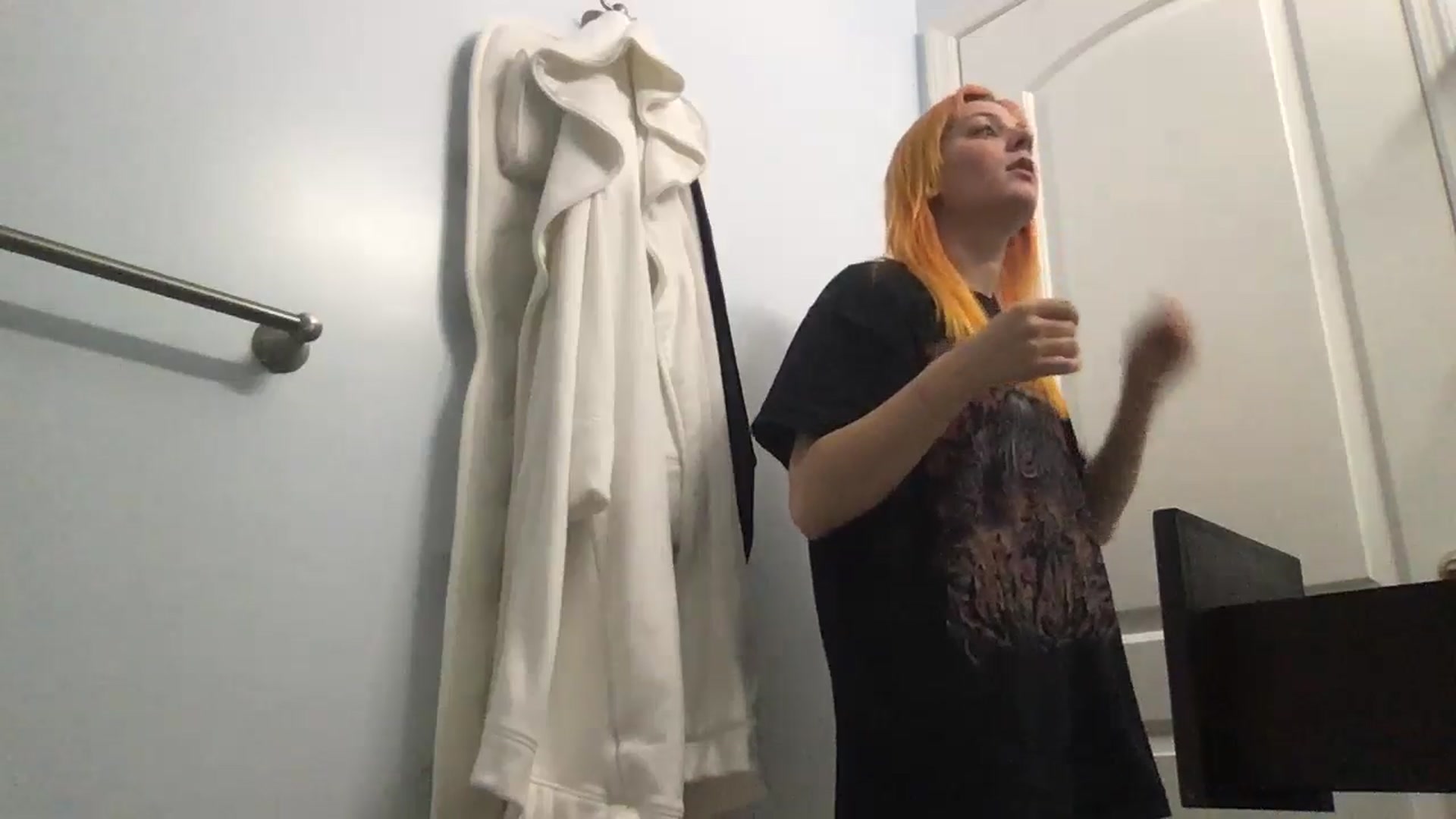 Gallery image thumbnail from EmmyLove's myfreecams stream on, 05/17/2024, 06:05 image 12 of 20