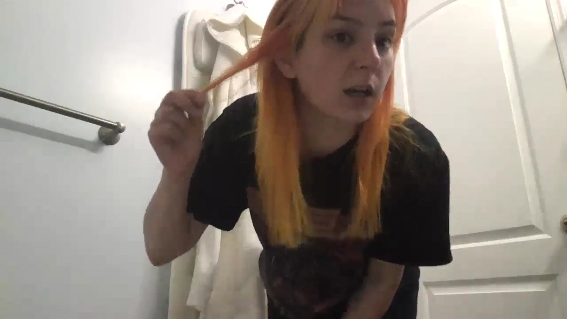 Gallery image thumbnail from EmmyLove's myfreecams stream on, 05/17/2024, 06:05 image 18 of 20