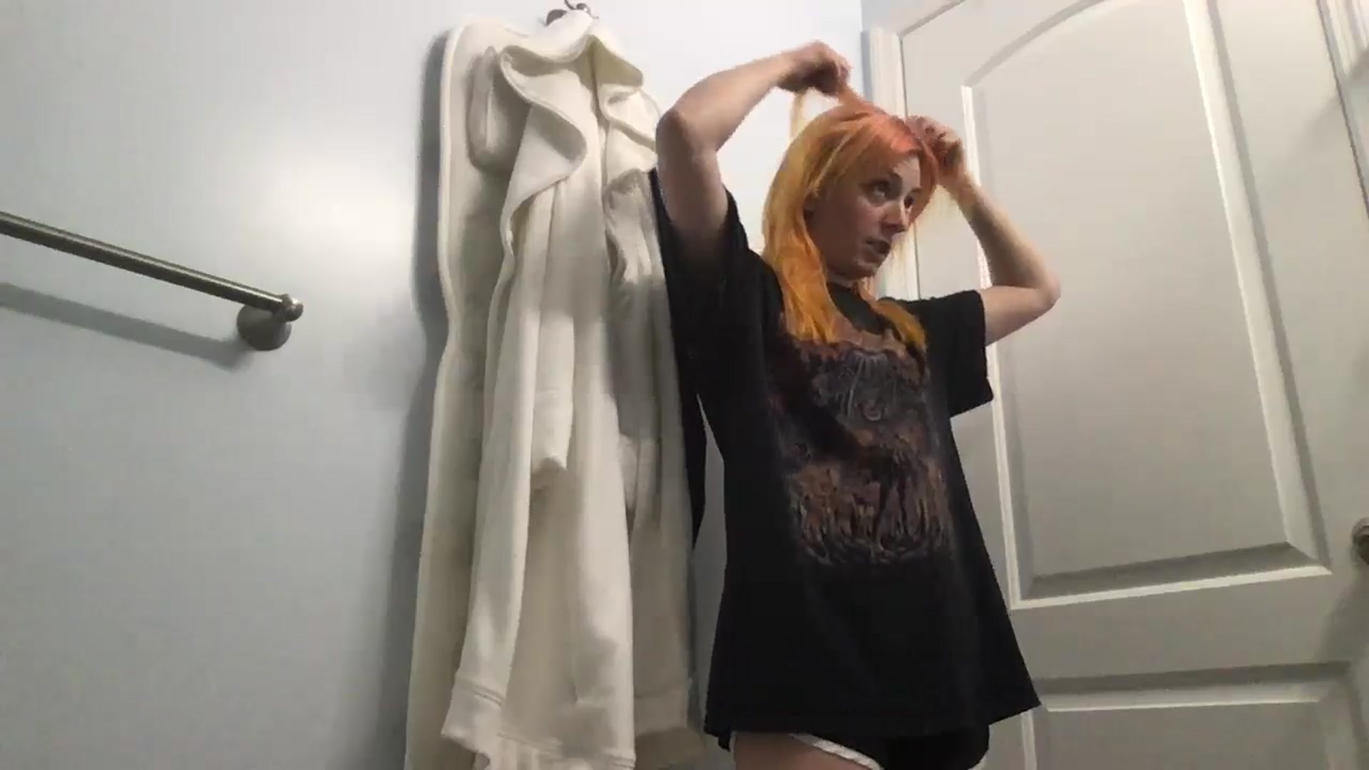 Gallery image thumbnail from EmmyLove's myfreecams stream on, 05/17/2024, 06:05 image 17 of 20