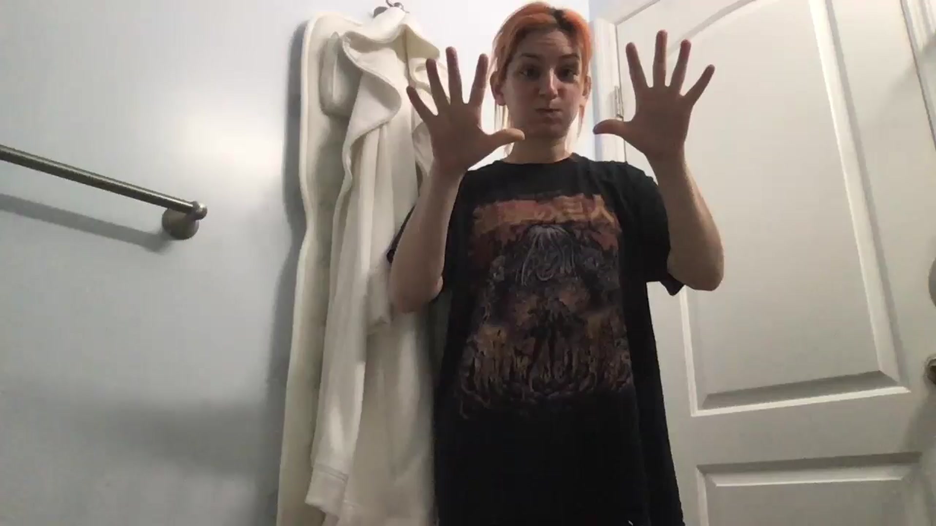 Gallery image thumbnail from EmmyLove's myfreecams stream on, 05/17/2024, 06:05 image 1 of 20