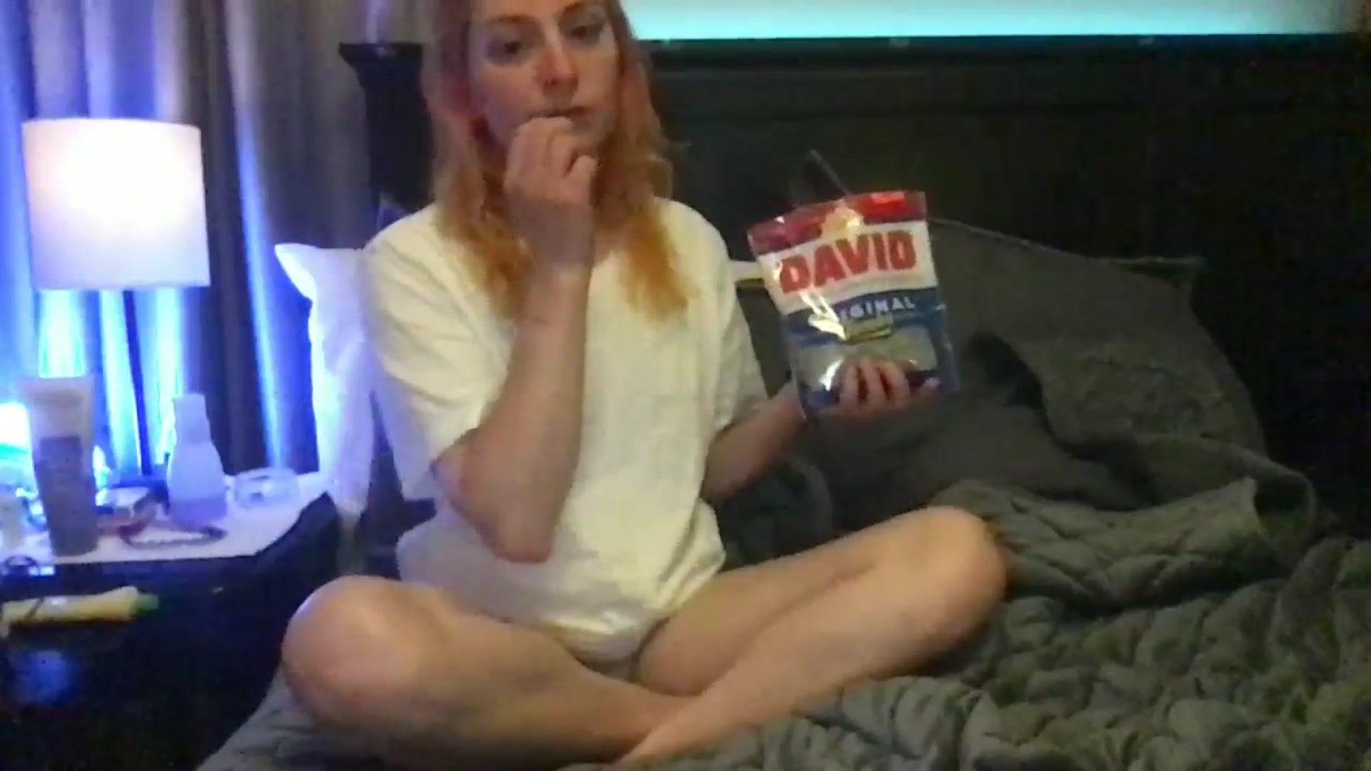 Gallery image thumbnail from EmmyLove's myfreecams stream on, 05/19/2024, 07:38 image 7 of 20