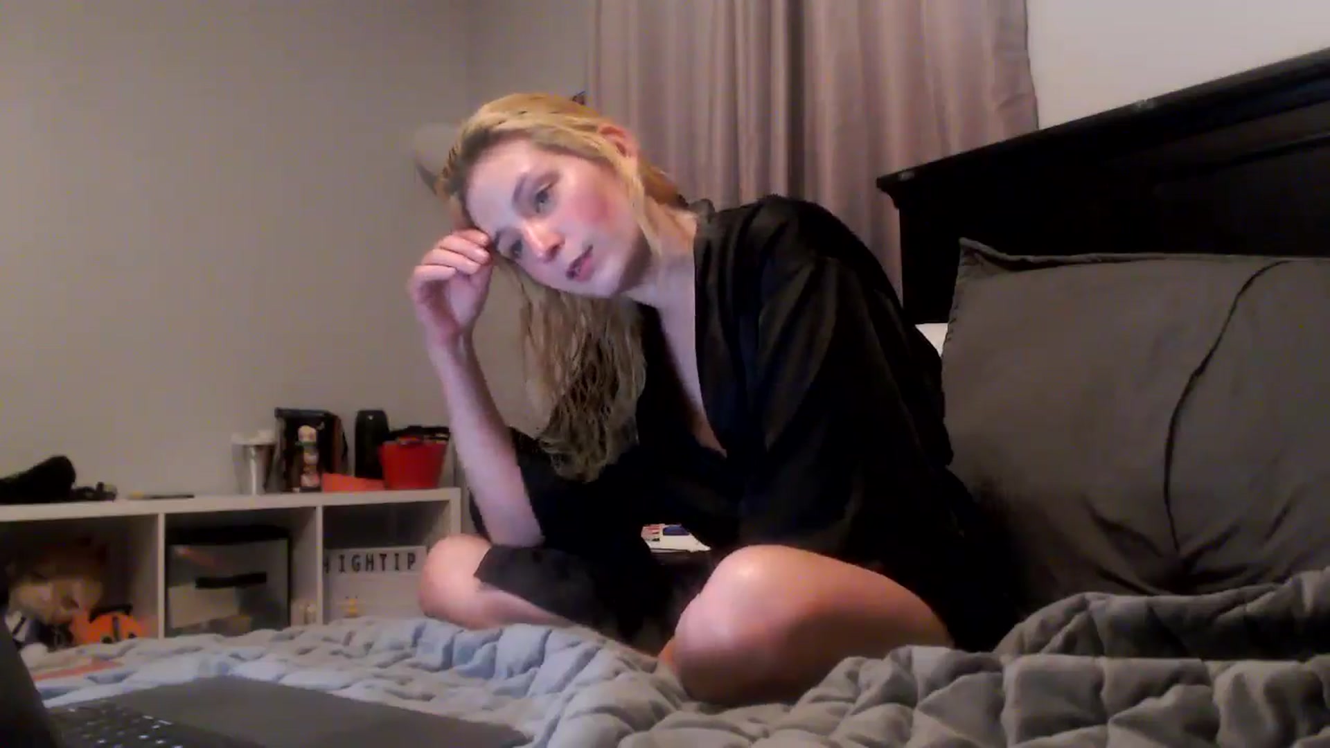 Gallery image thumbnail from EmmyLove's myfreecams stream on, 06/07/2024, 08:22 image 2 of 20