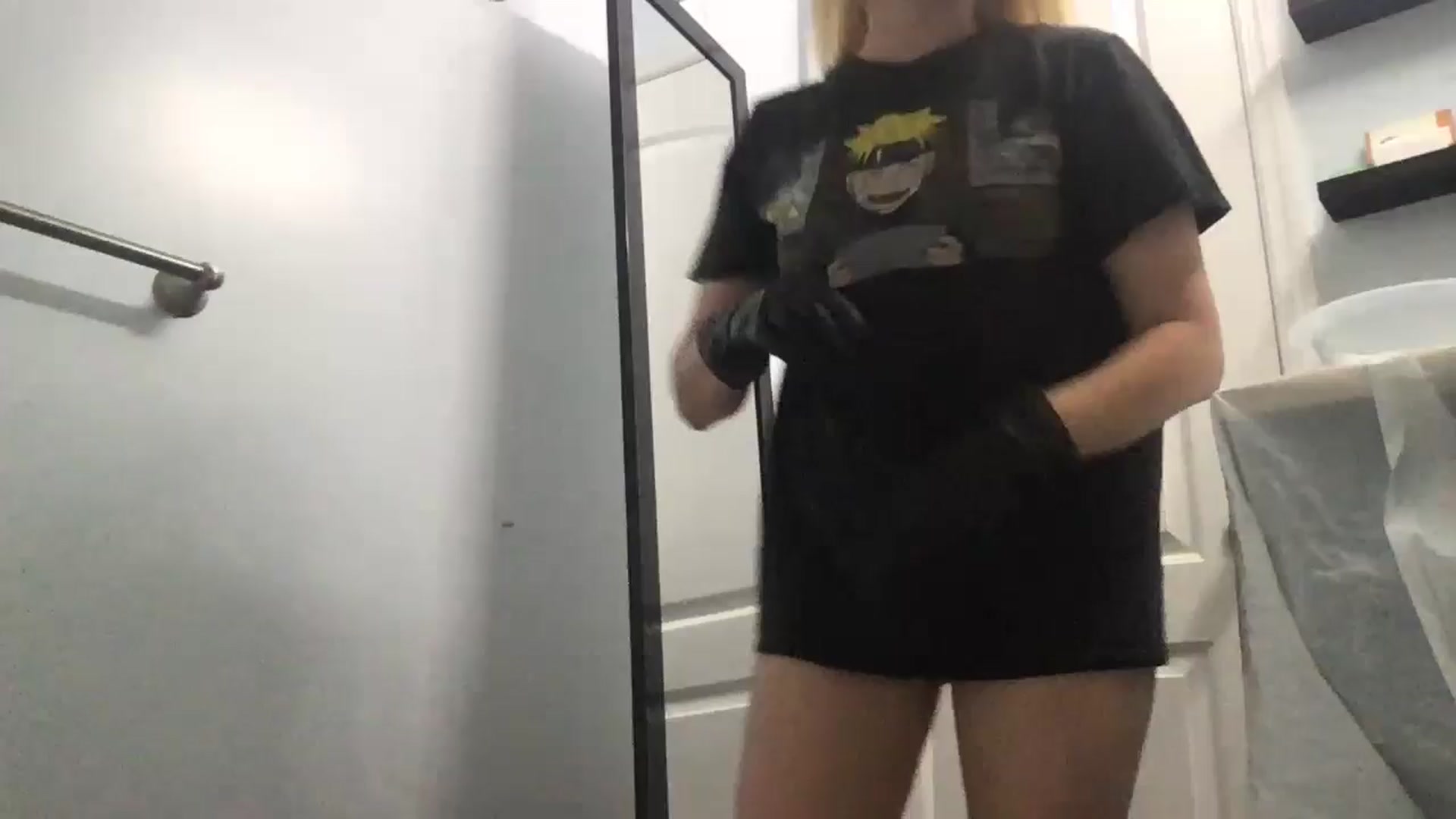 Gallery image thumbnail from EmmyLove's myfreecams stream on, 06/12/2024, 05:43 image 1 of 20