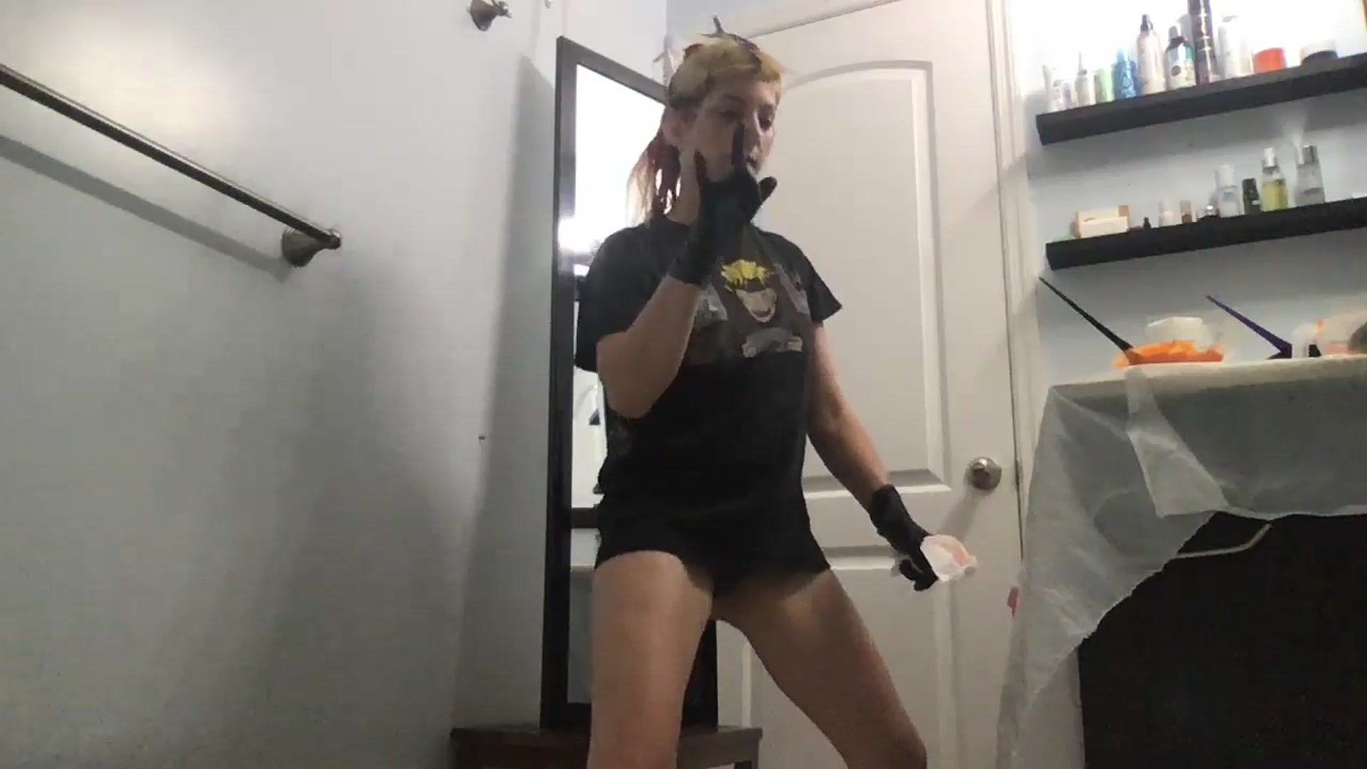 Gallery image thumbnail from EmmyLove's myfreecams stream on, 06/12/2024, 07:03 image 10 of 20