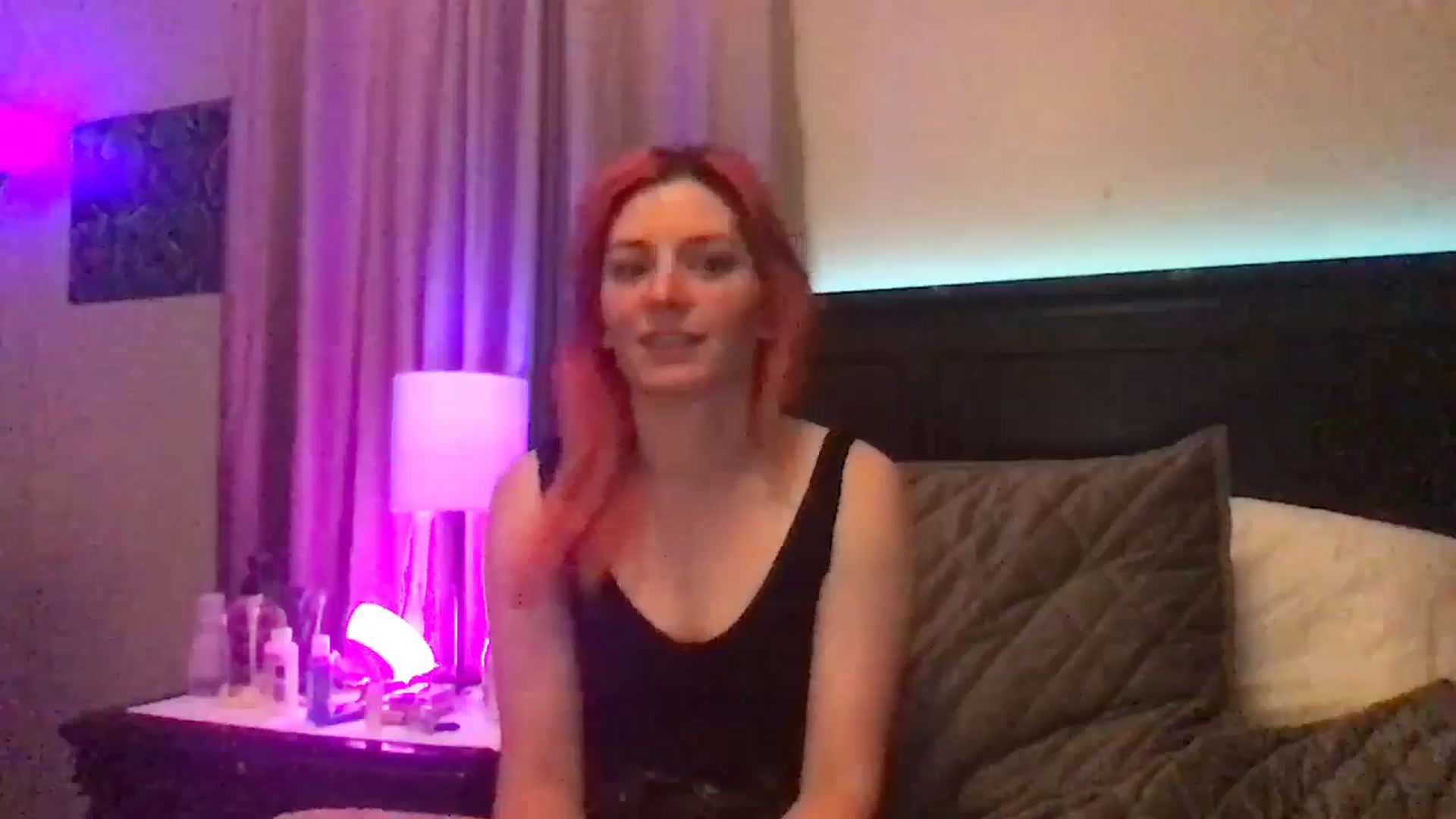Gallery image thumbnail from EmmyLove's myfreecams stream on, 06/18/2024, 07:12 image 13 of 20