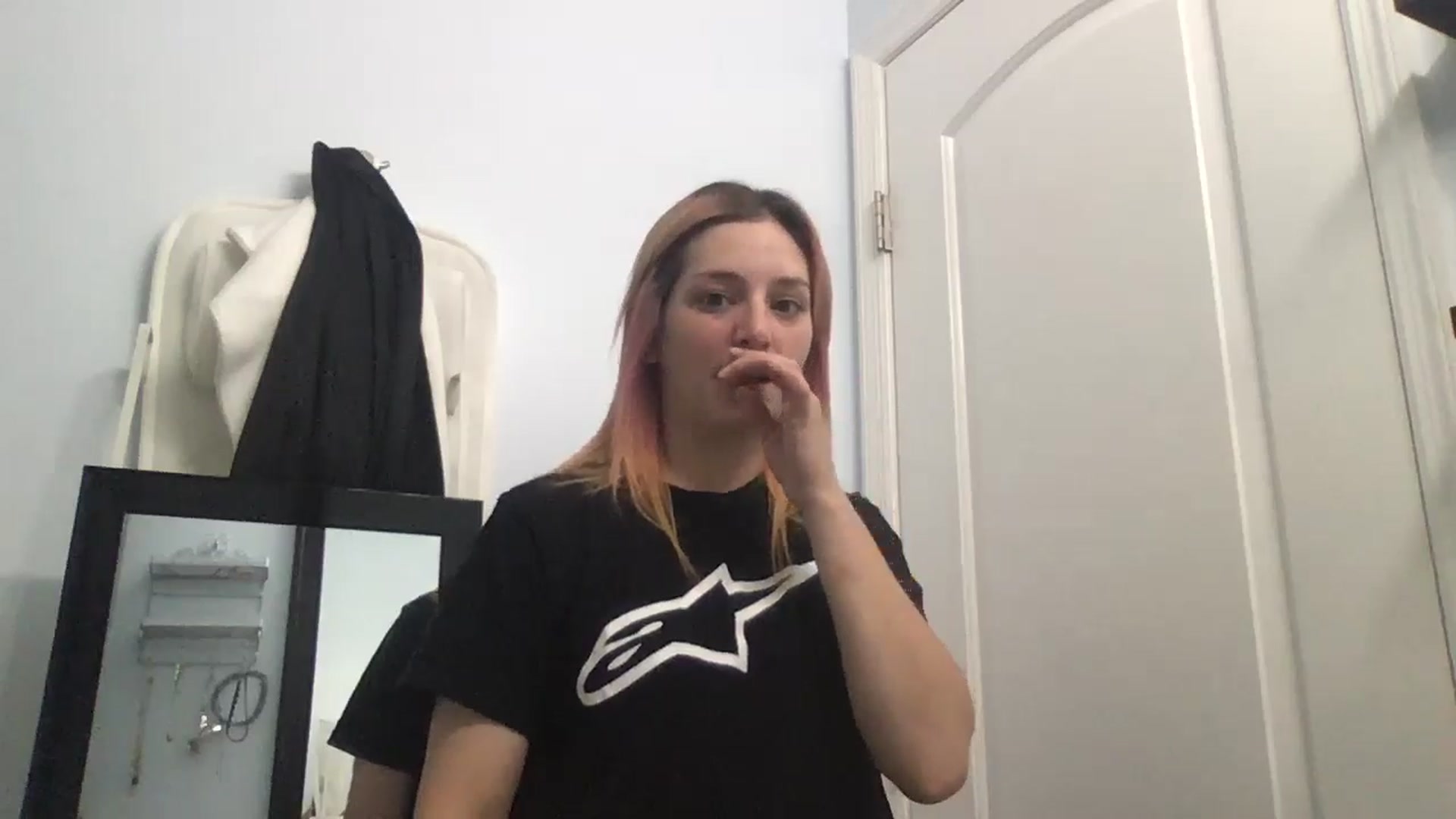 Gallery image thumbnail from EmmyLove's myfreecams stream on, 07/31/2024, 05:15 image 16 of 20