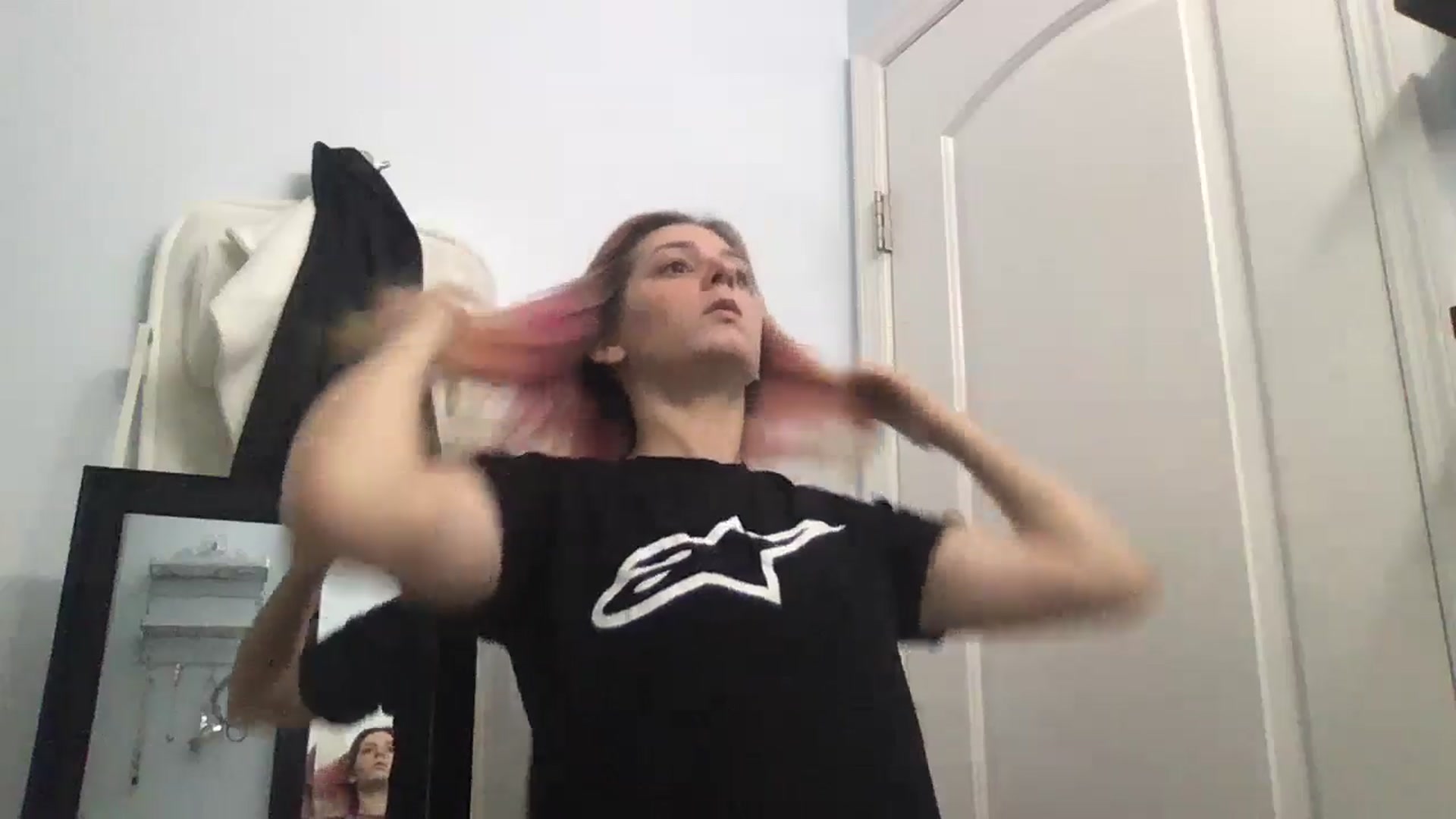 Gallery image thumbnail from EmmyLove's myfreecams stream on, 07/31/2024, 05:15 image 15 of 20