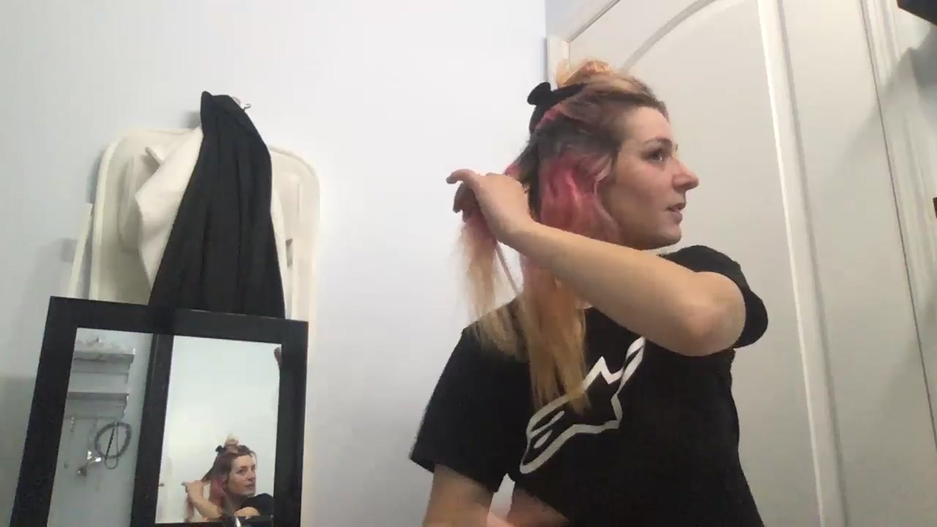 Gallery image thumbnail from EmmyLove's myfreecams stream on, 07/31/2024, 05:15 image 11 of 20