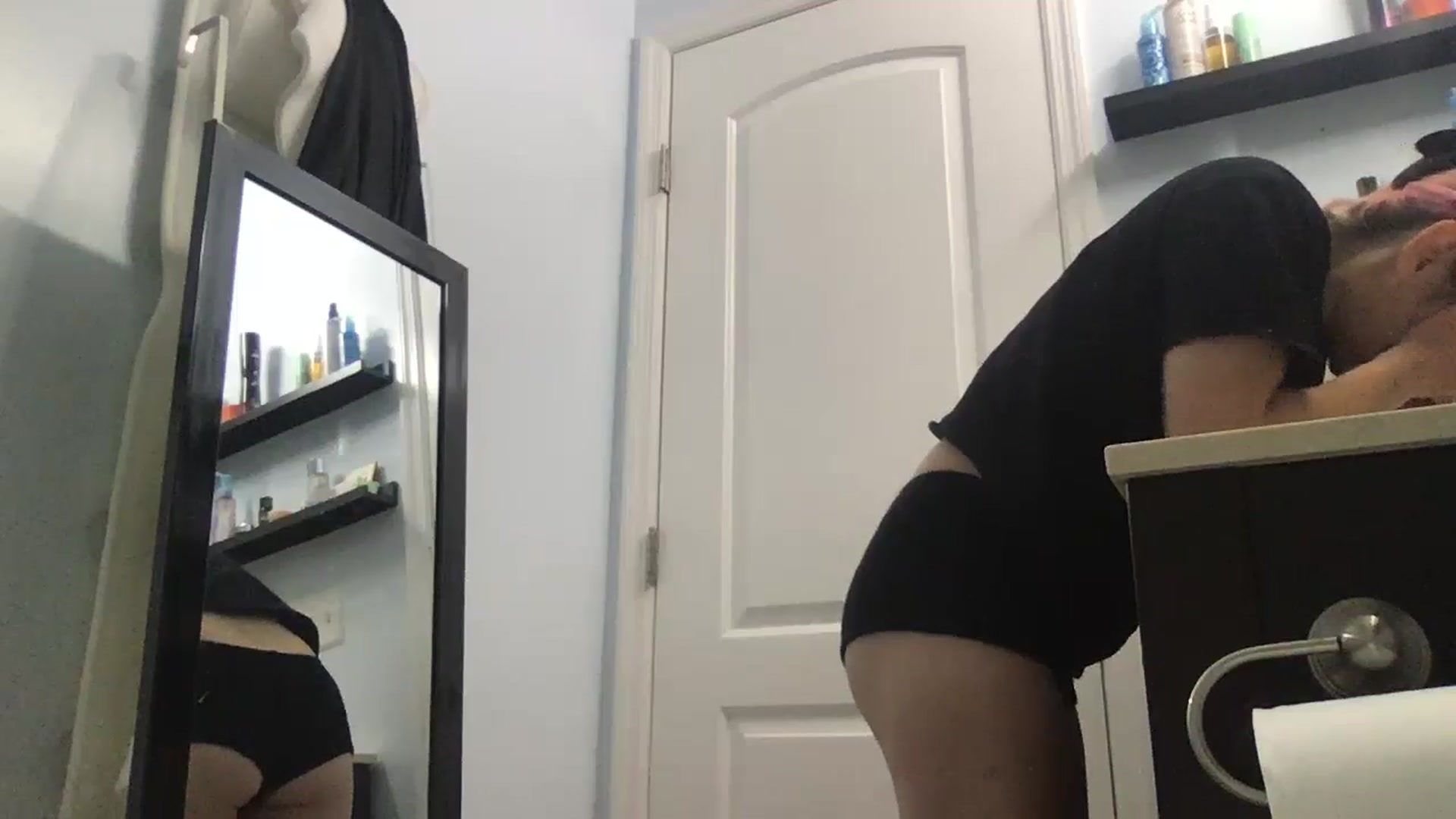 Gallery image thumbnail from EmmyLove's myfreecams stream on, 07/31/2024, 05:15 image 2 of 20