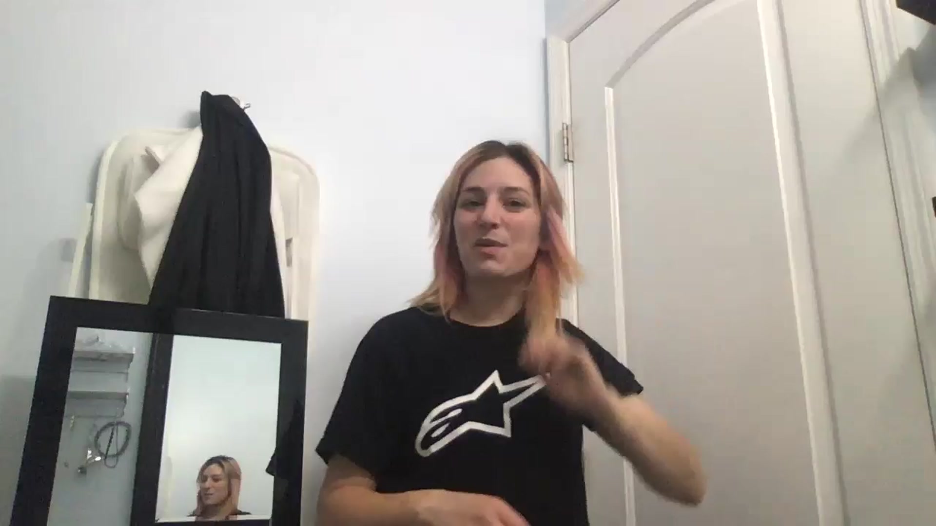 Gallery image thumbnail from EmmyLove's myfreecams stream on, 07/31/2024, 05:15 image 13 of 20