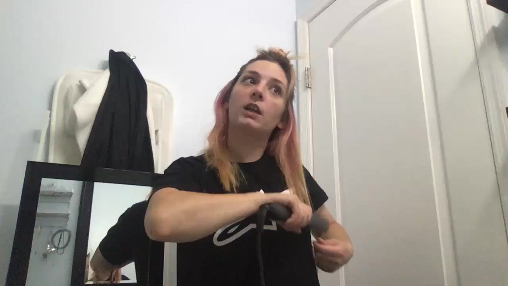 Gallery image thumbnail from EmmyLove's myfreecams stream on, 07/31/2024, 05:15 image 10 of 20