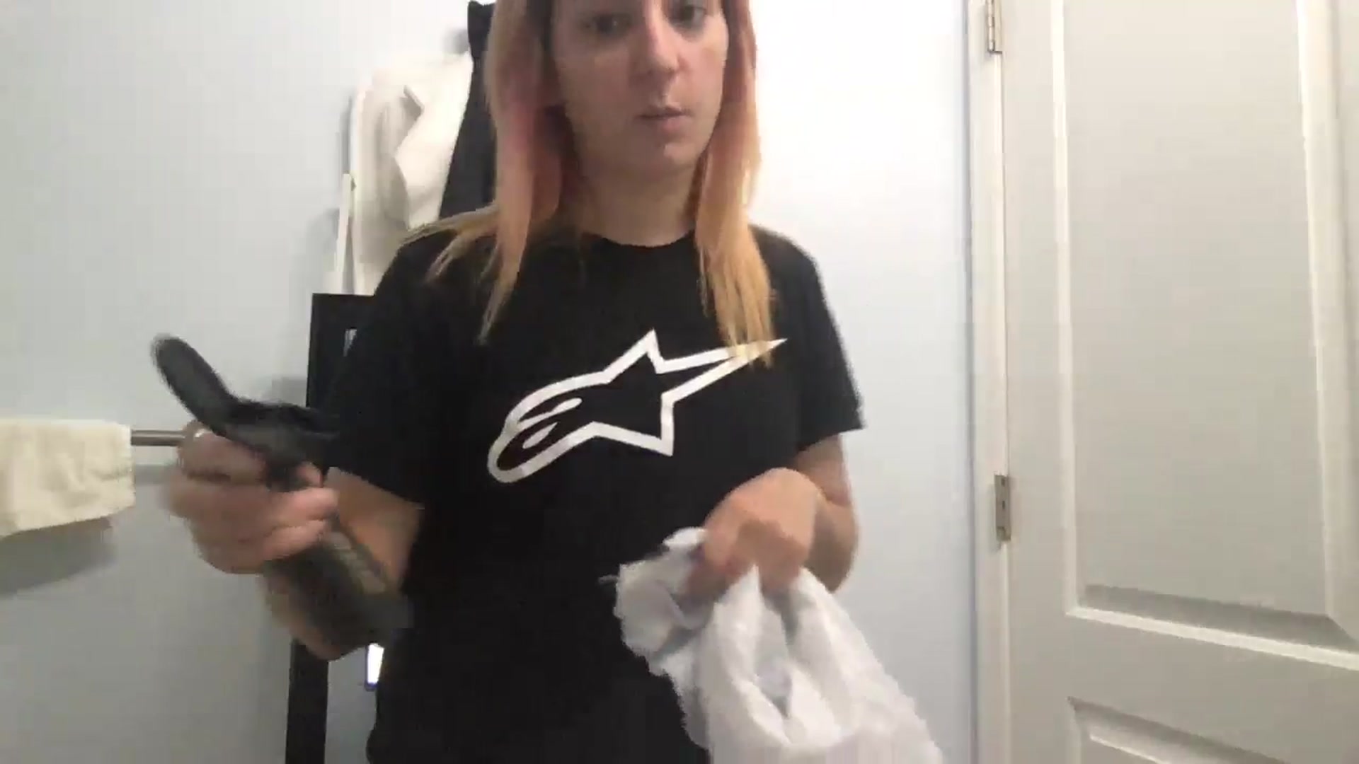 Gallery image thumbnail from EmmyLove's myfreecams stream on, 07/31/2024, 05:50 image 2 of 20