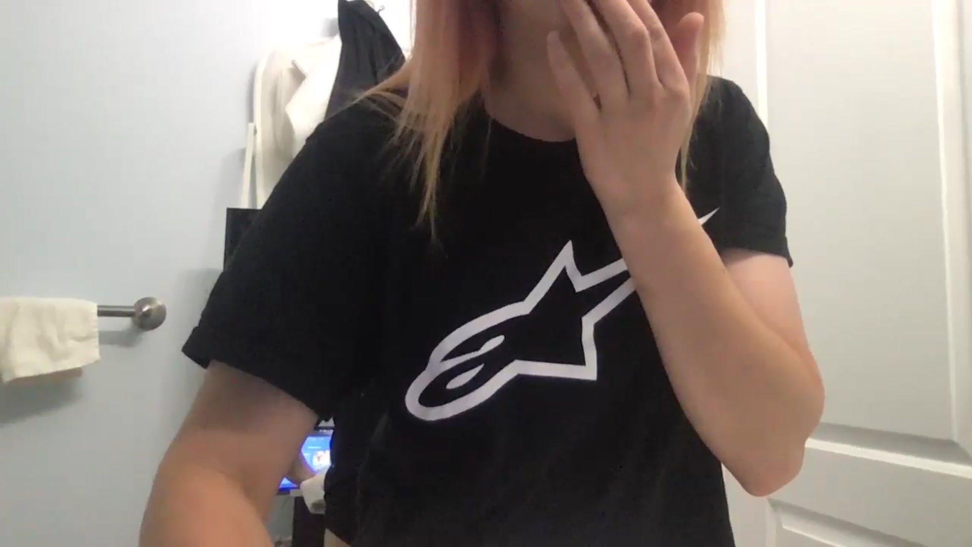 Gallery image thumbnail from EmmyLove's myfreecams stream on, 07/31/2024, 05:50 image 6 of 20