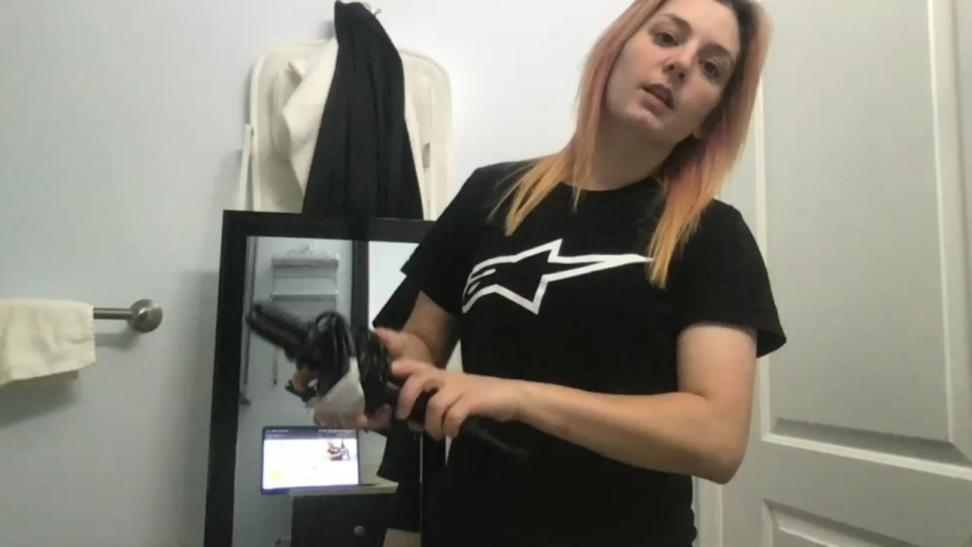 Gallery image thumbnail from EmmyLove's myfreecams stream on, 07/31/2024, 05:50 image 1 of 20